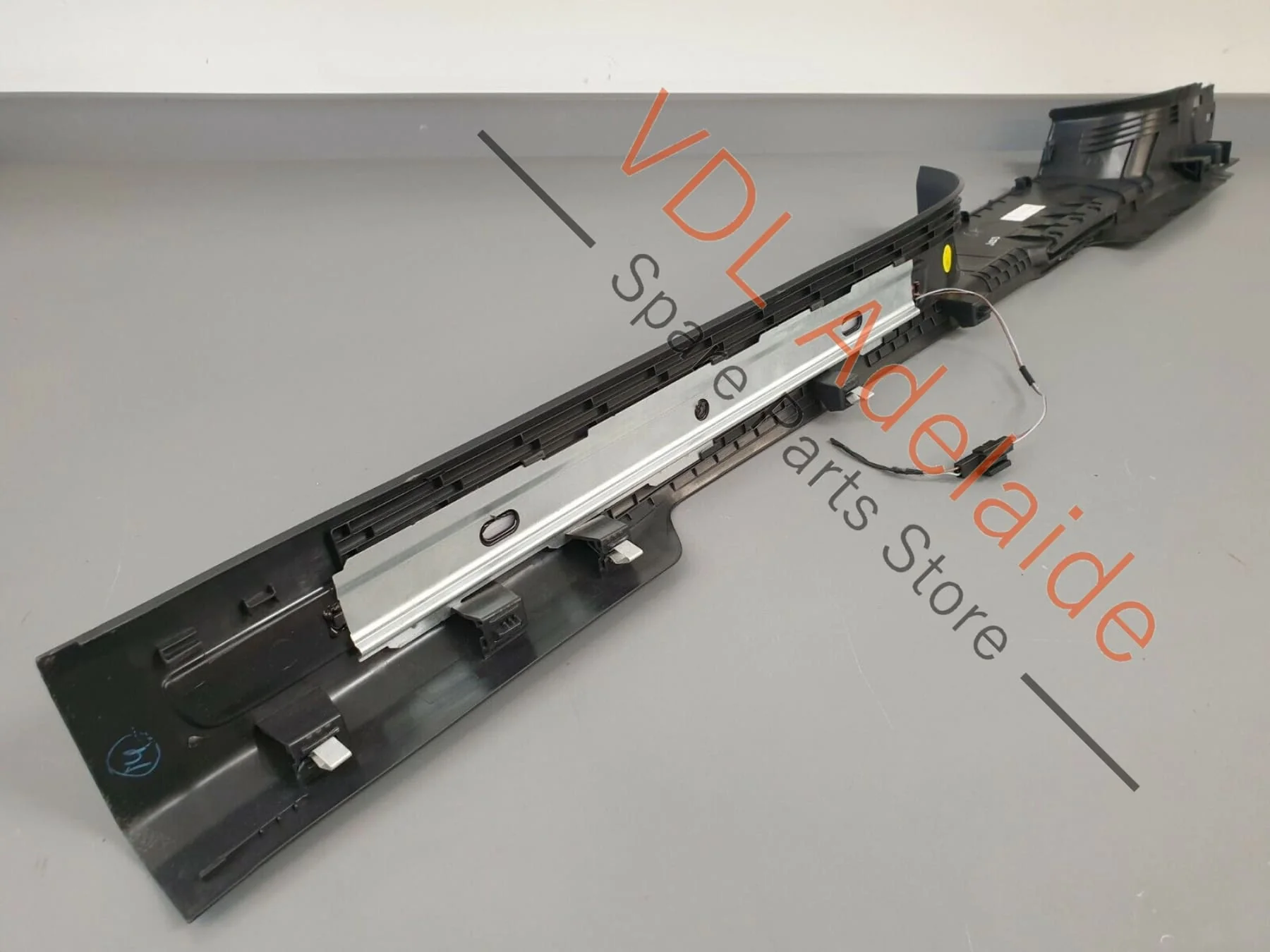 VW Tiguan R-Line Mk2 5NA Allspace Front Left Door Sill Trim Strip 5NN853369 JES3 - Image 5