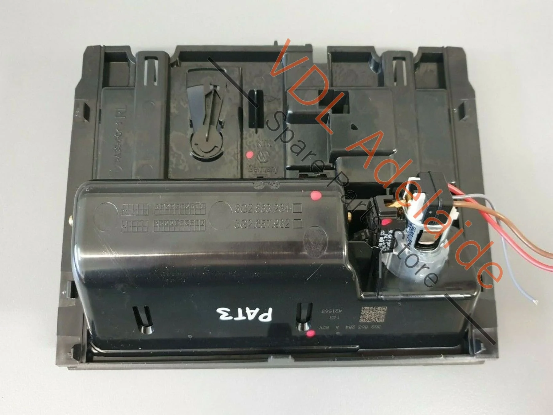 VW Passat R-Line B8 3G Centre Console Stowage Compartment Black 3G2863284A PAT3 - Image 4