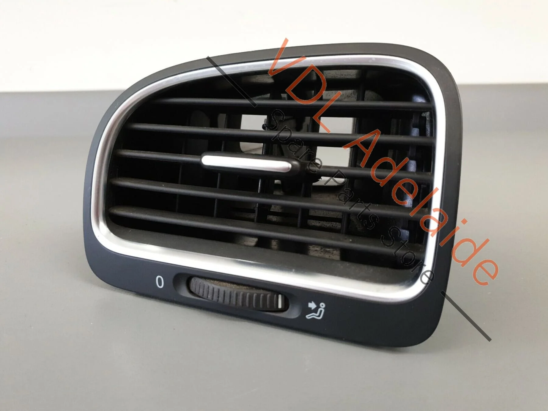 Volkswagen VW Golf Mk6 Left Side Dash Air Vent 5K0819703K LOU - Image 2
