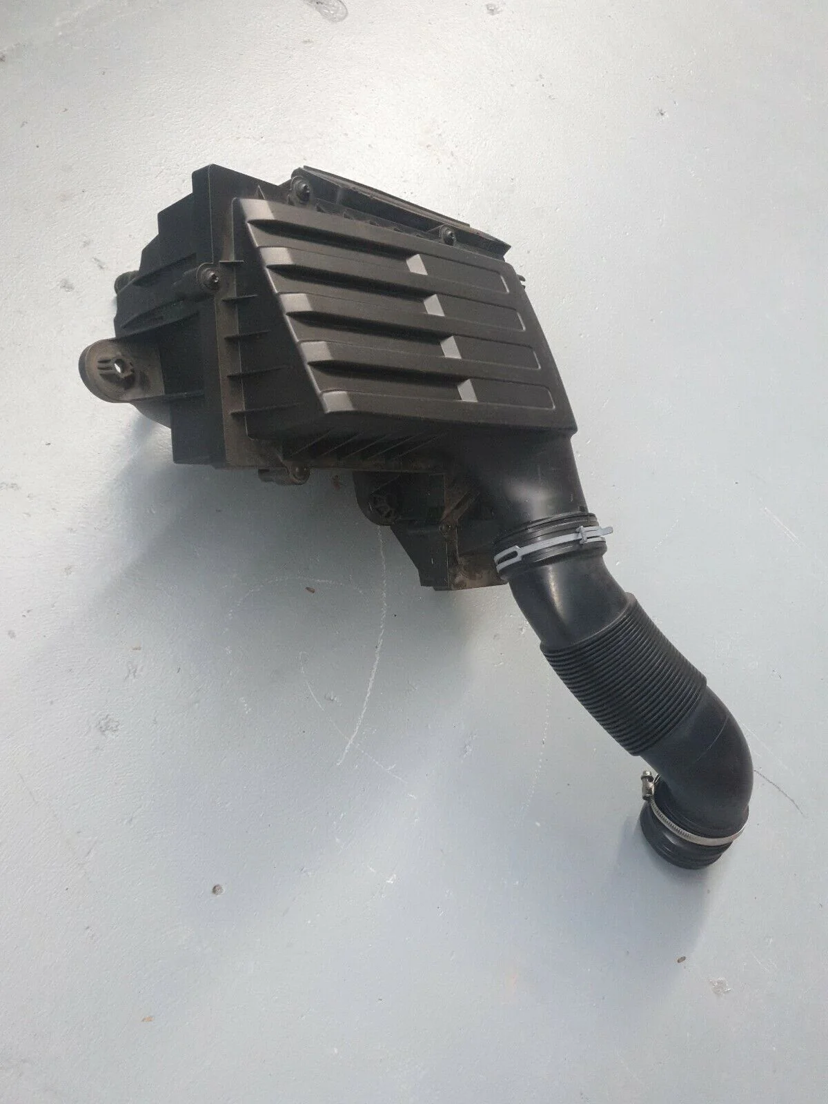 VW Passat R-Line 2.0T Petrol B8 Stock Standard Air Filter Box Assembly PAT4 - Image 2