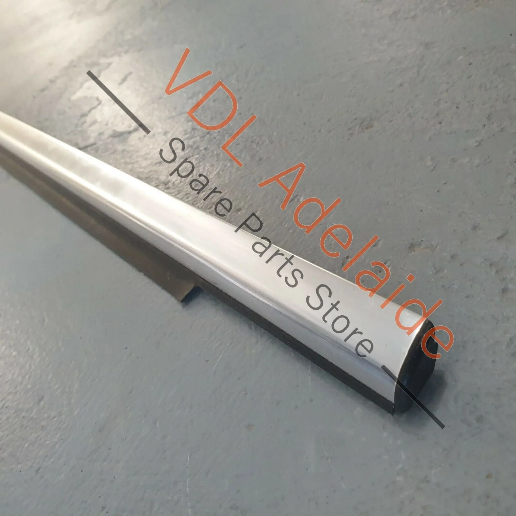VW Tiguan R 5N Front Right Exterior Window Seal Chrome Trim Moulding JES2 - Image 9