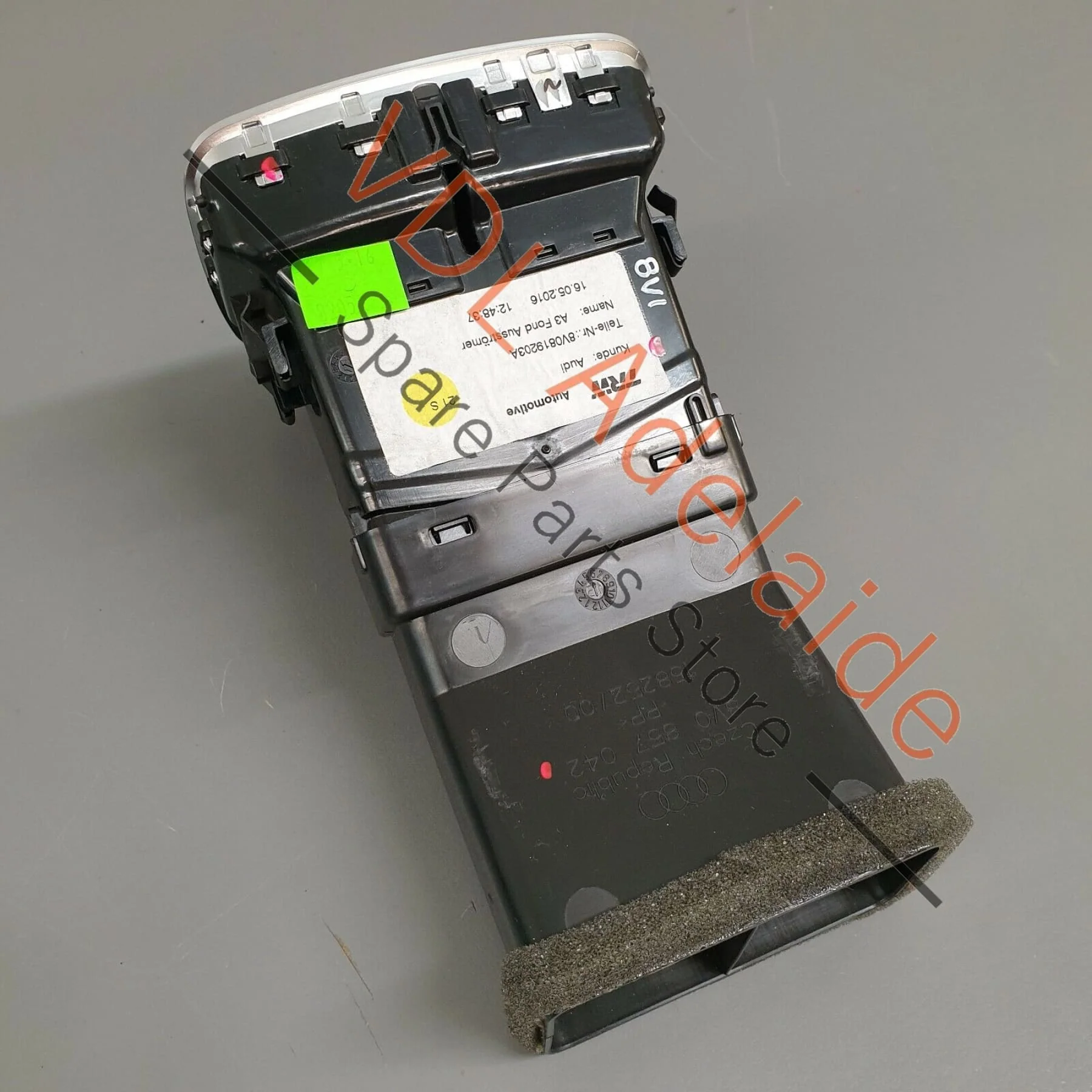 Audi RS3 8V Rear Centre Air Aircon AC Vent with 12V Outlet 8V0819203A - Image 5