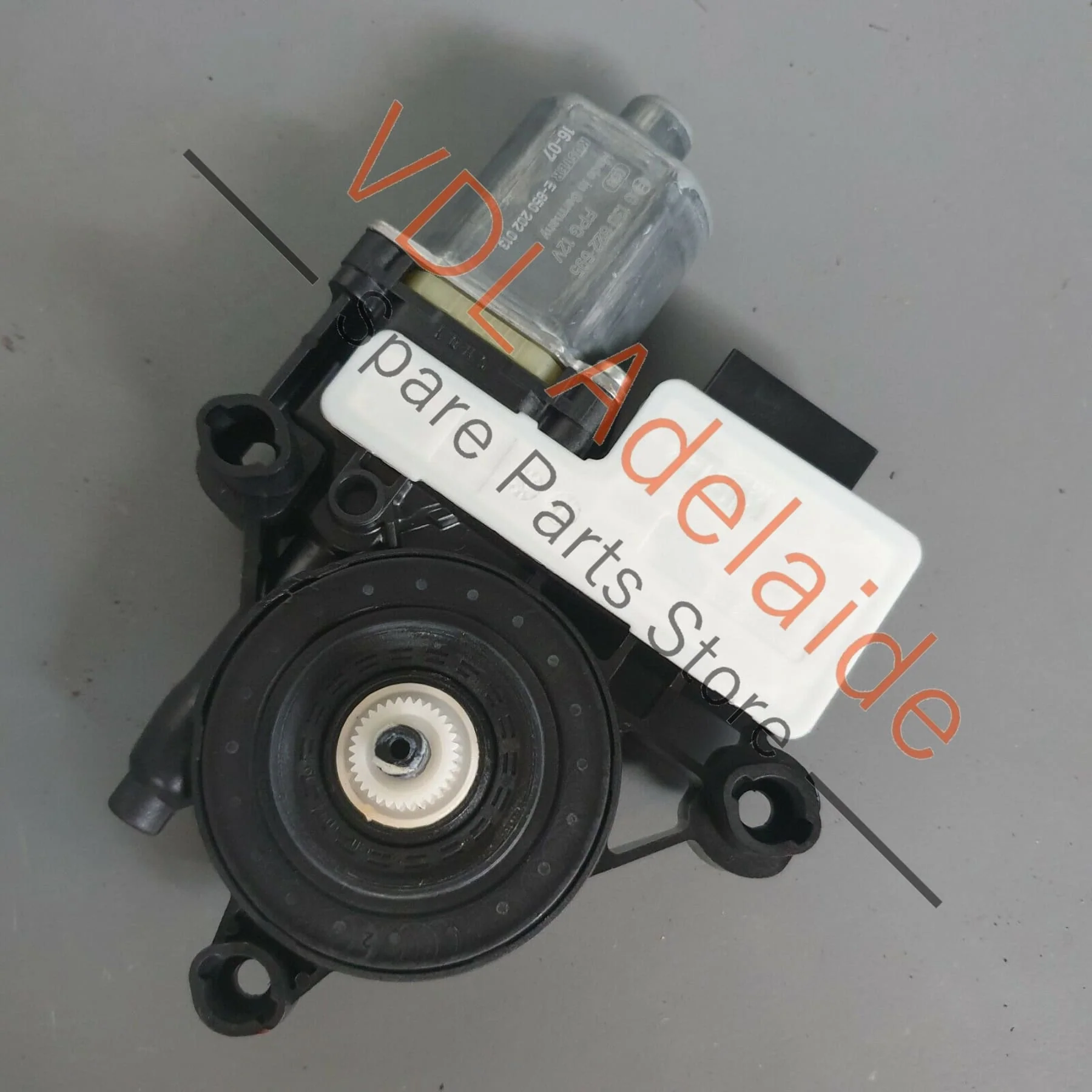 Volkswagen VW Golf R Mk7 Left Rear Window Regulator Motor 5Q0959811 - Image 2