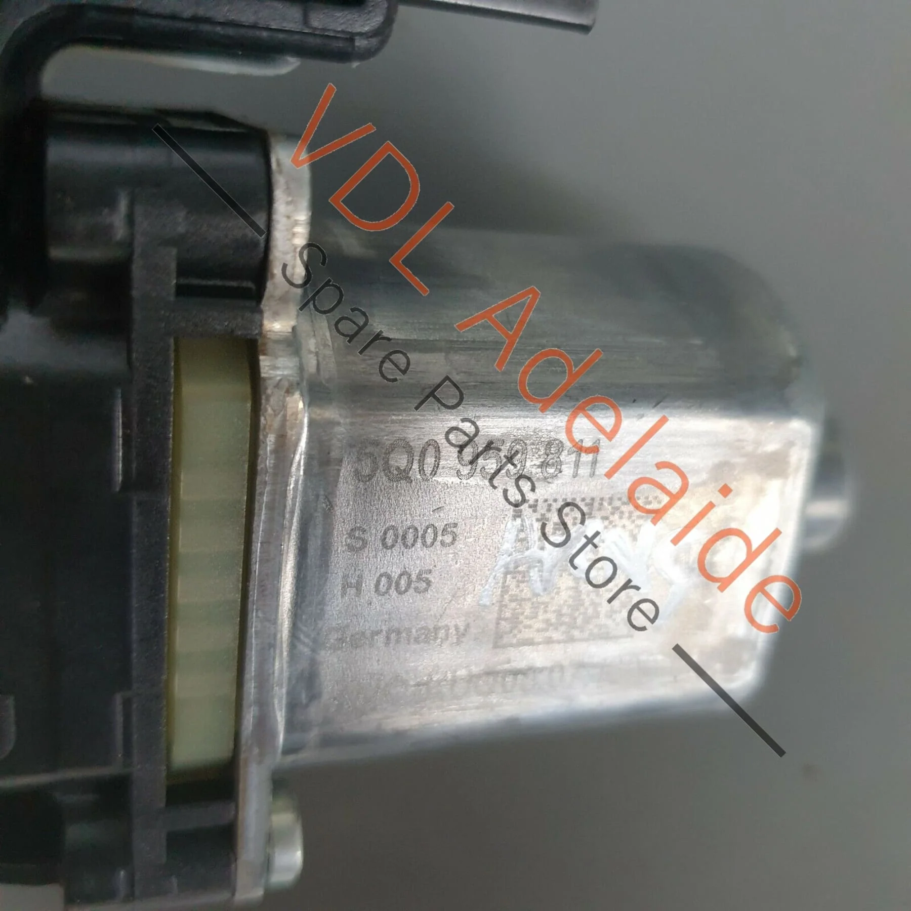 Volkswagen VW Golf R Mk7 Left Rear Window Regulator Motor 5Q0959811 - Image 4