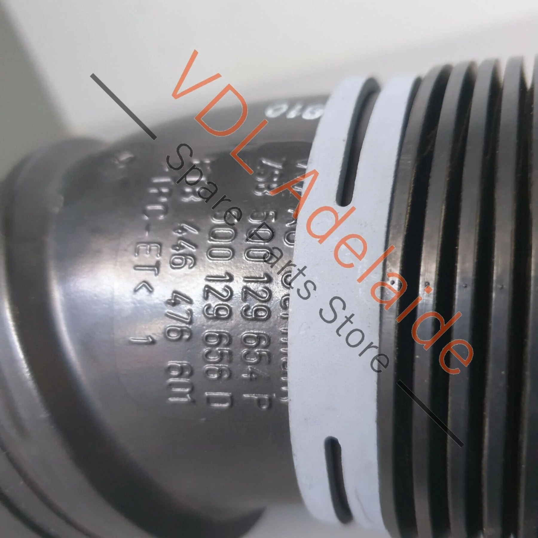 Volkswagen VW Golf R Mk7 Air Filter to Turbocharger Air Hose Pipe 5Q0129654P - Image 9