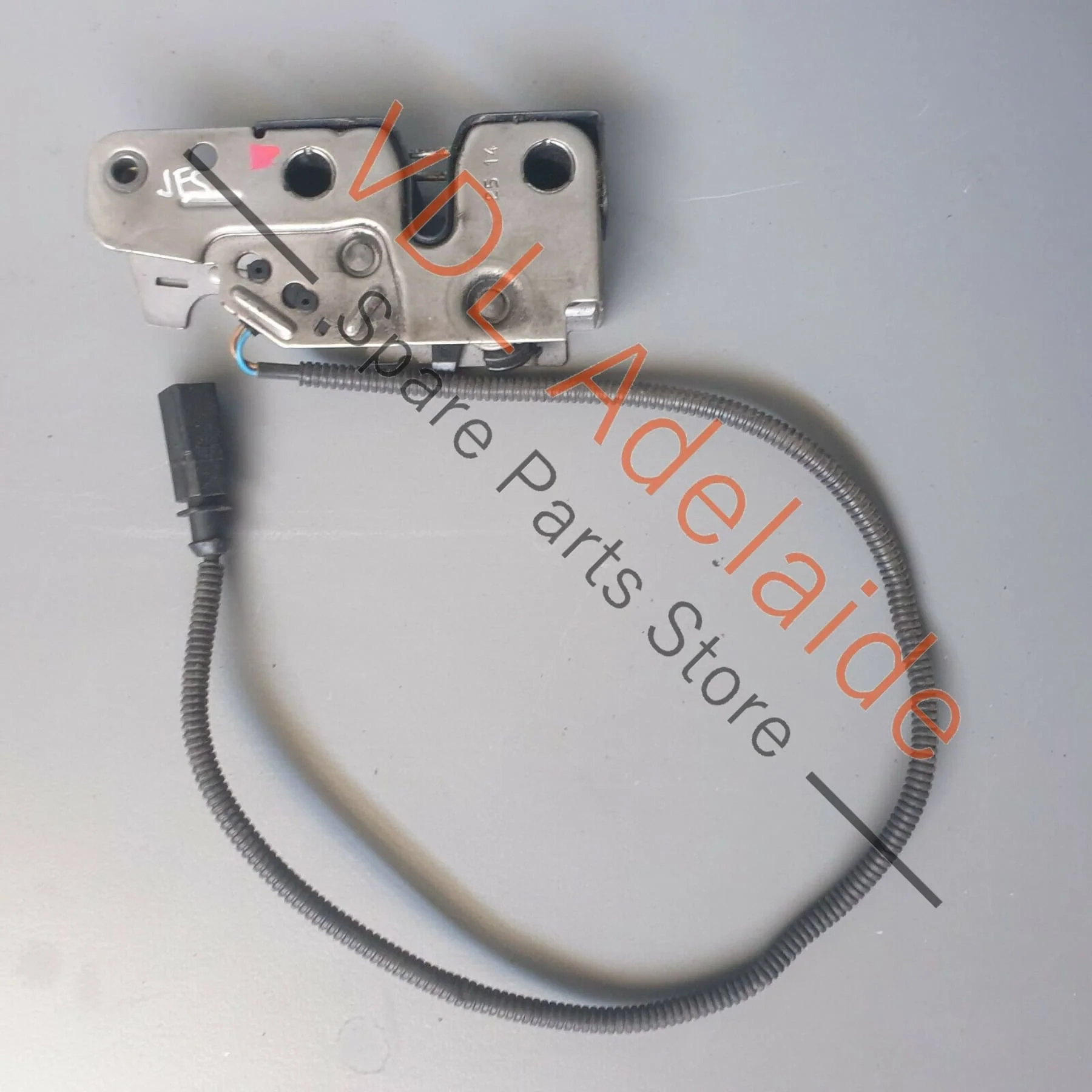 Volkswagen VW Tiguan R 5N MK1 Bonnet Latch Catch 5N0823509B JES2