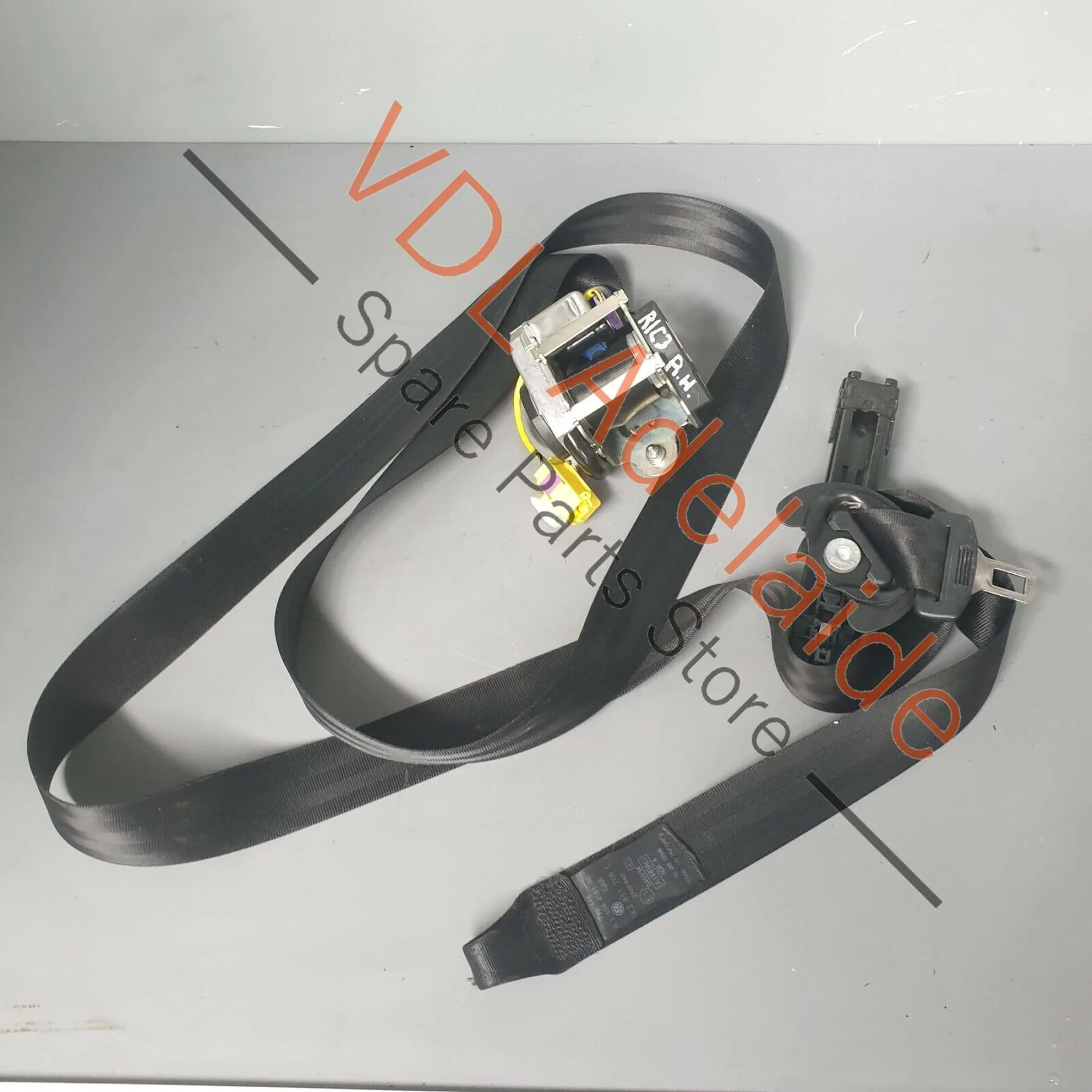 Volkswagen VW Golf Mk5 R32 Front Right Seatbelt for 2dr RHD Vehicle 1K3857706R - Image 3