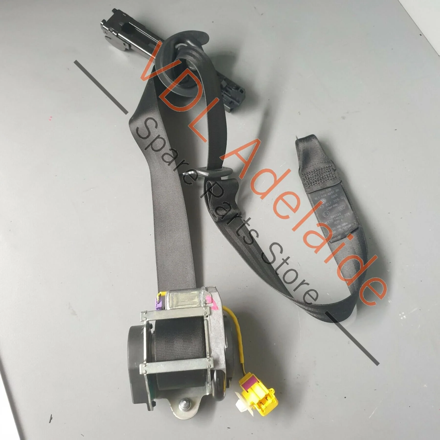 Volkswagen VW Golf Mk5 R32 Front Left Seatbelt for 2dr RHD Vehicle 1K3857705R