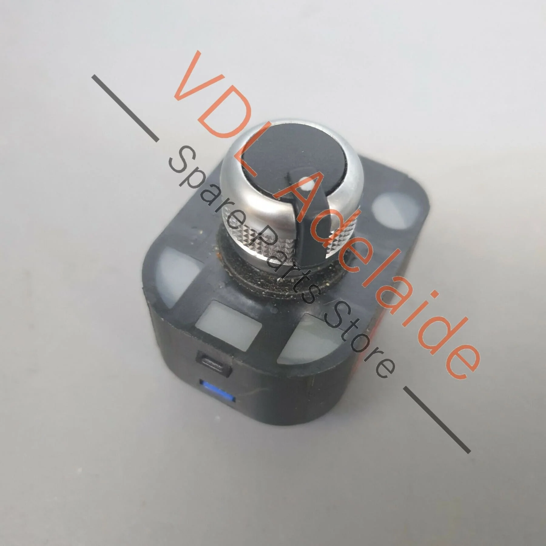 Audi S3 8V Switch for Power Folding Mirror Adjustment 8V0959565E - Image 2