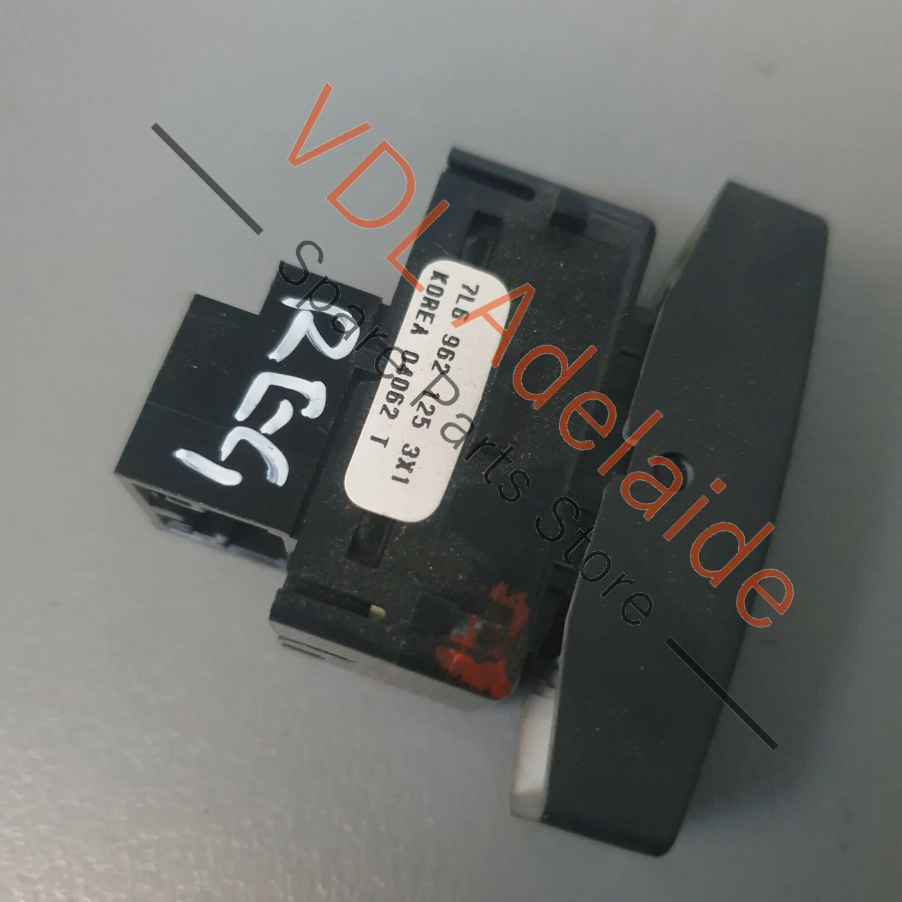 Volkswagen Touareg 7L Door Lock Central Unlock Button Switch - Image 2