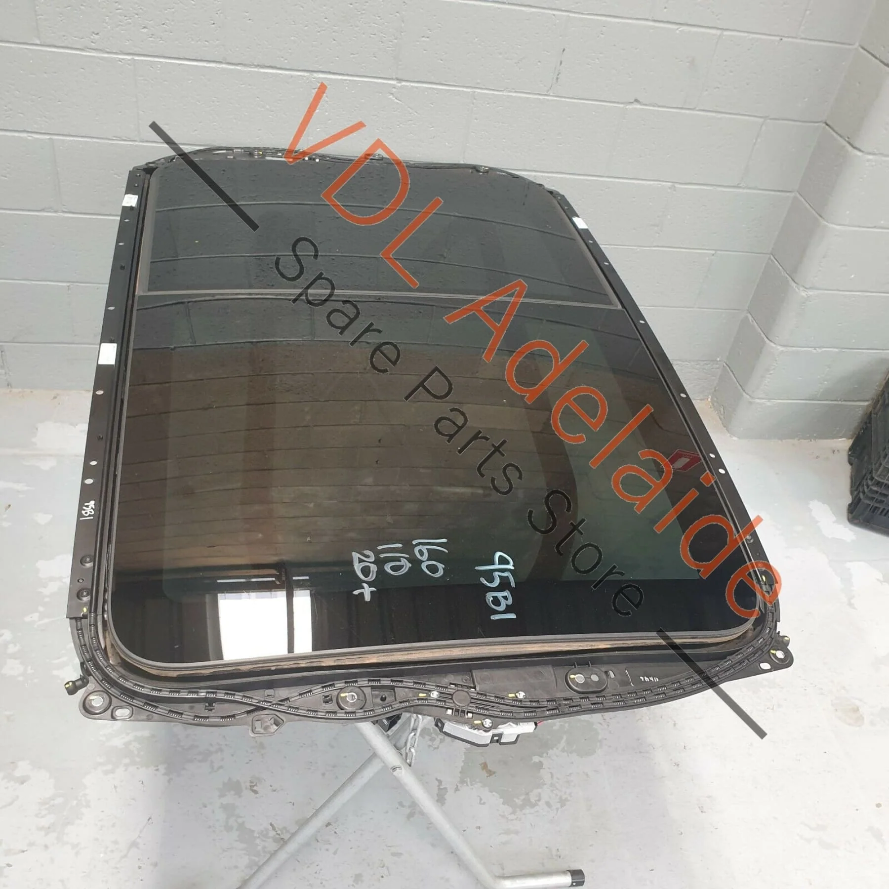 Porsche Macan GTS 95B Complete Panoramic Sunroof with Blind Shade
