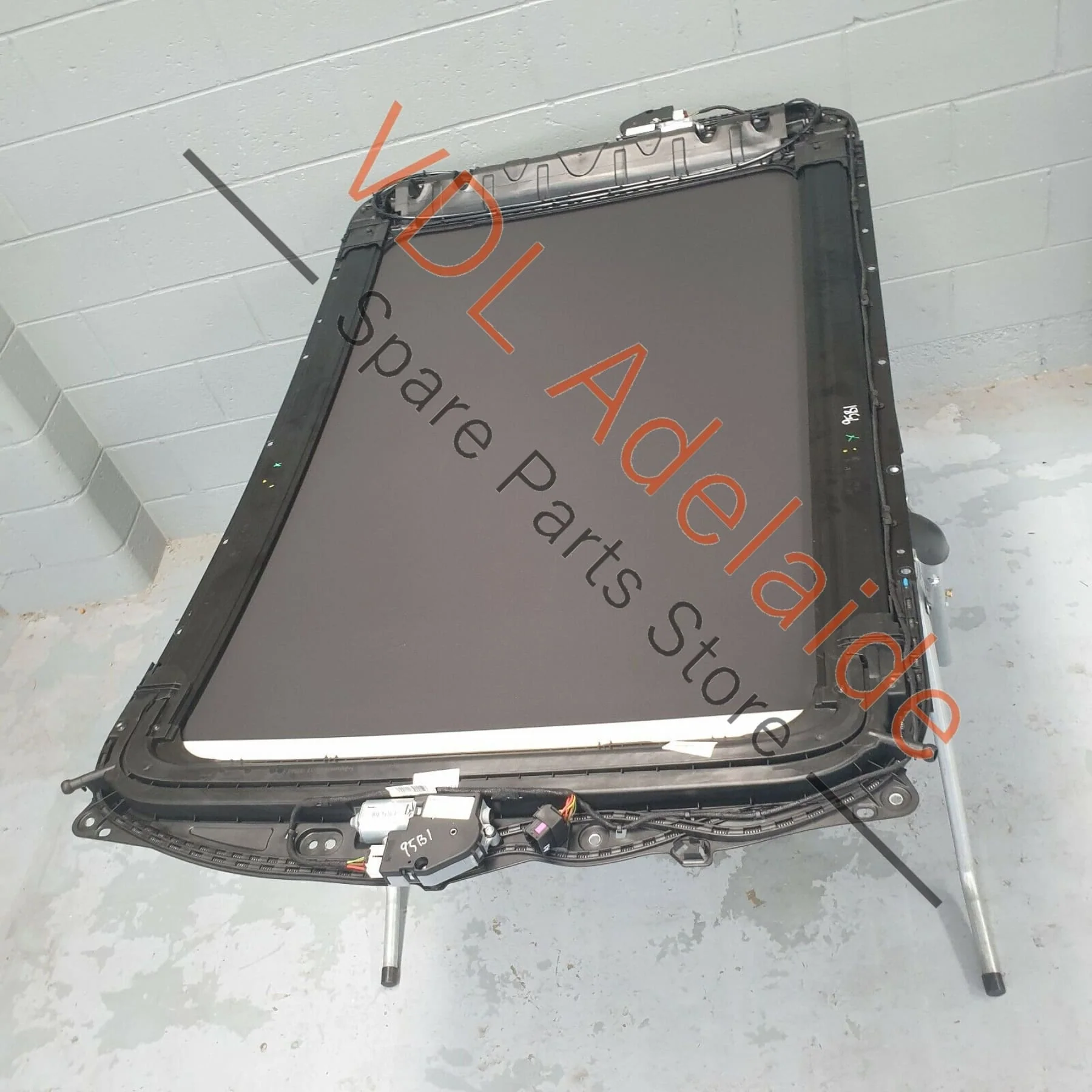 Porsche Macan GTS 95B Complete Panoramic Sunroof with Blind Shade - Image 6
