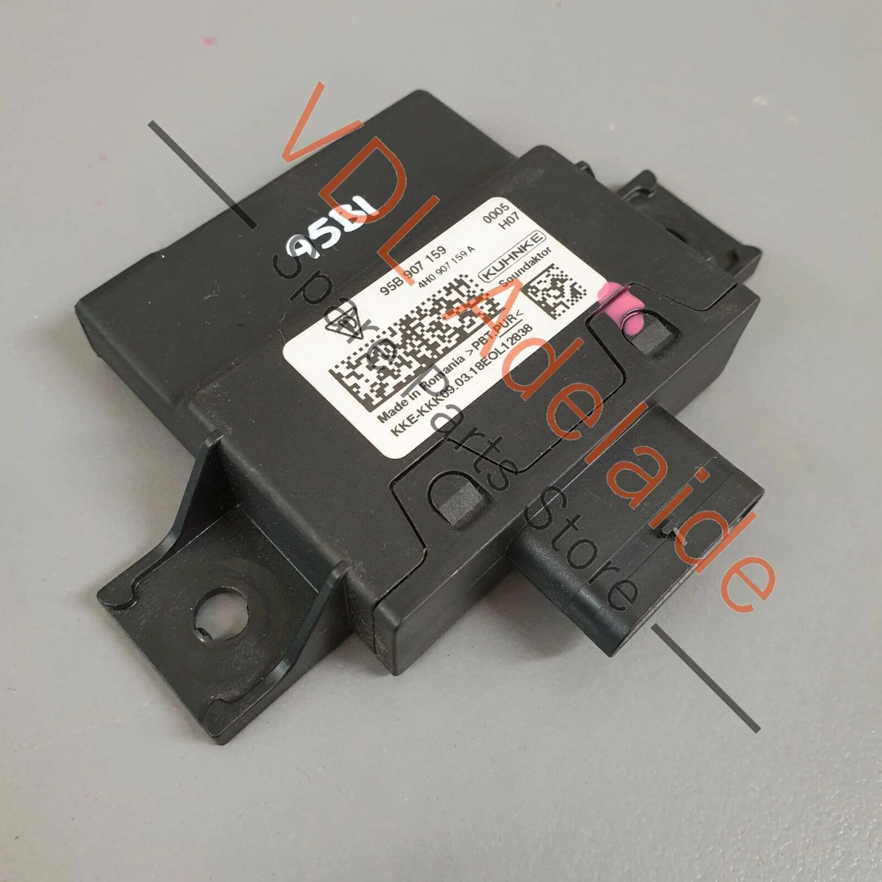 Porsche Macan 95B Control Unit for Impulse Sender Engine Sound System