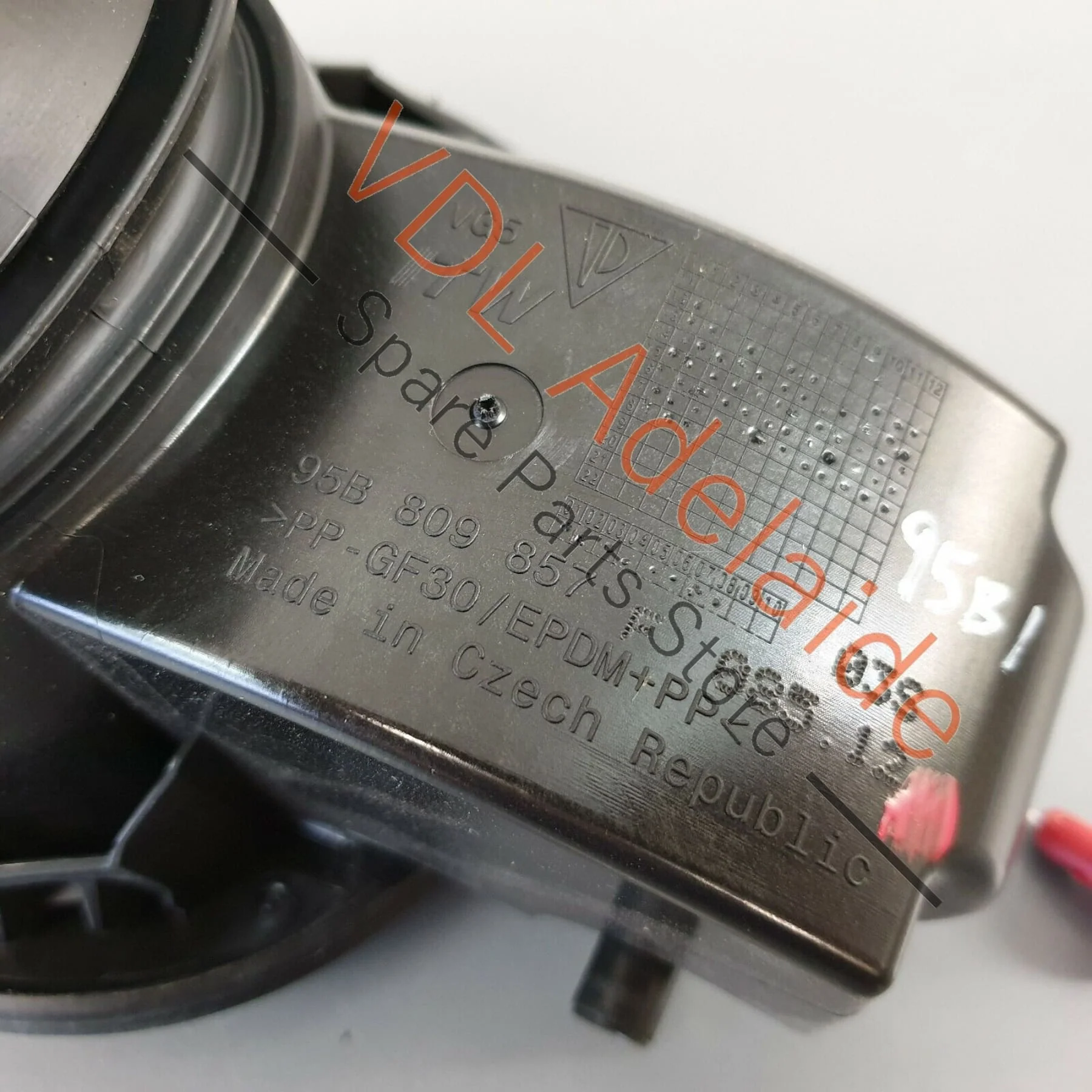 Porsche Macan 95B Fuel Filler Flap Door Cap Assembly - Image 12