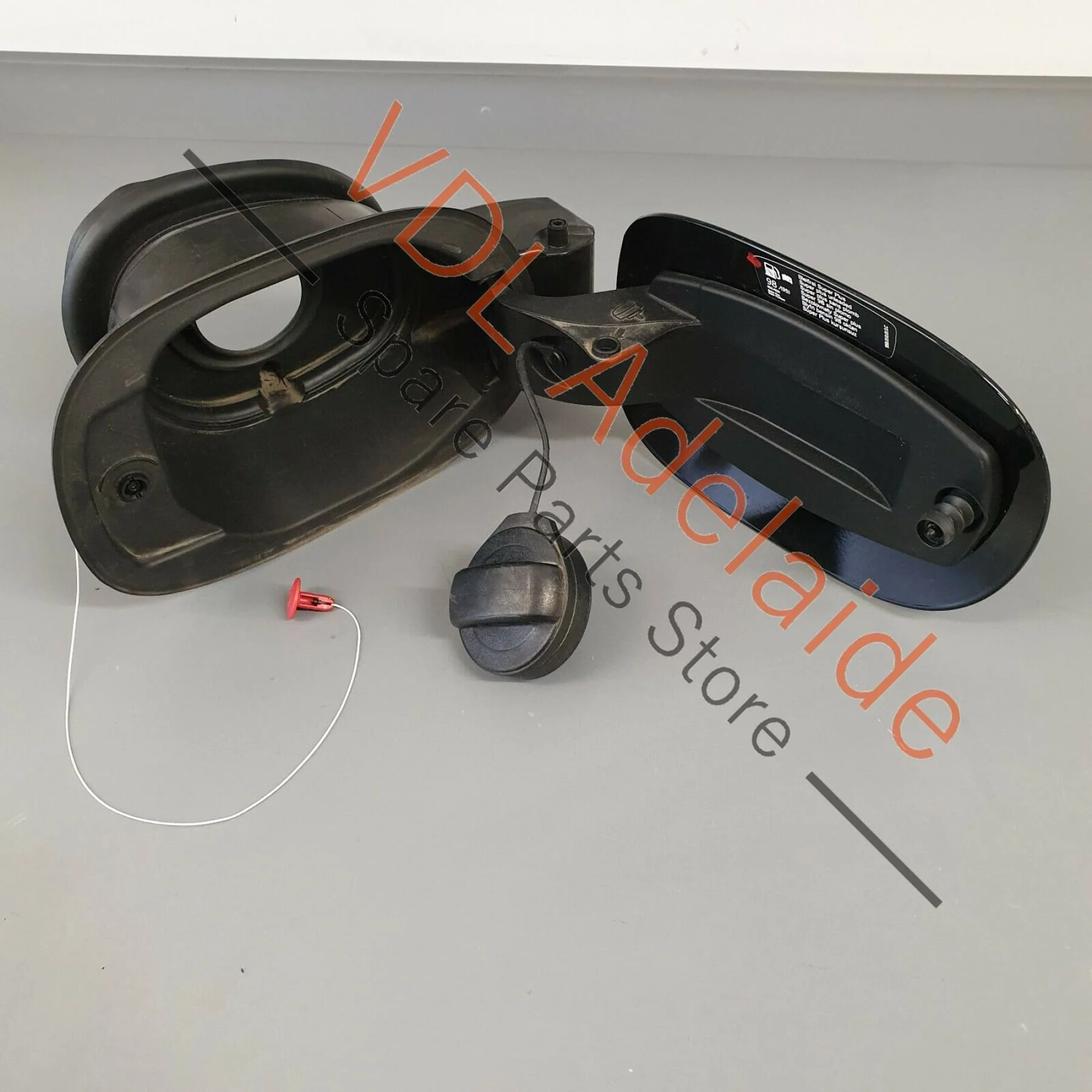 Porsche Macan 95B Fuel Filler Flap Door Cap Assembly - Image 2