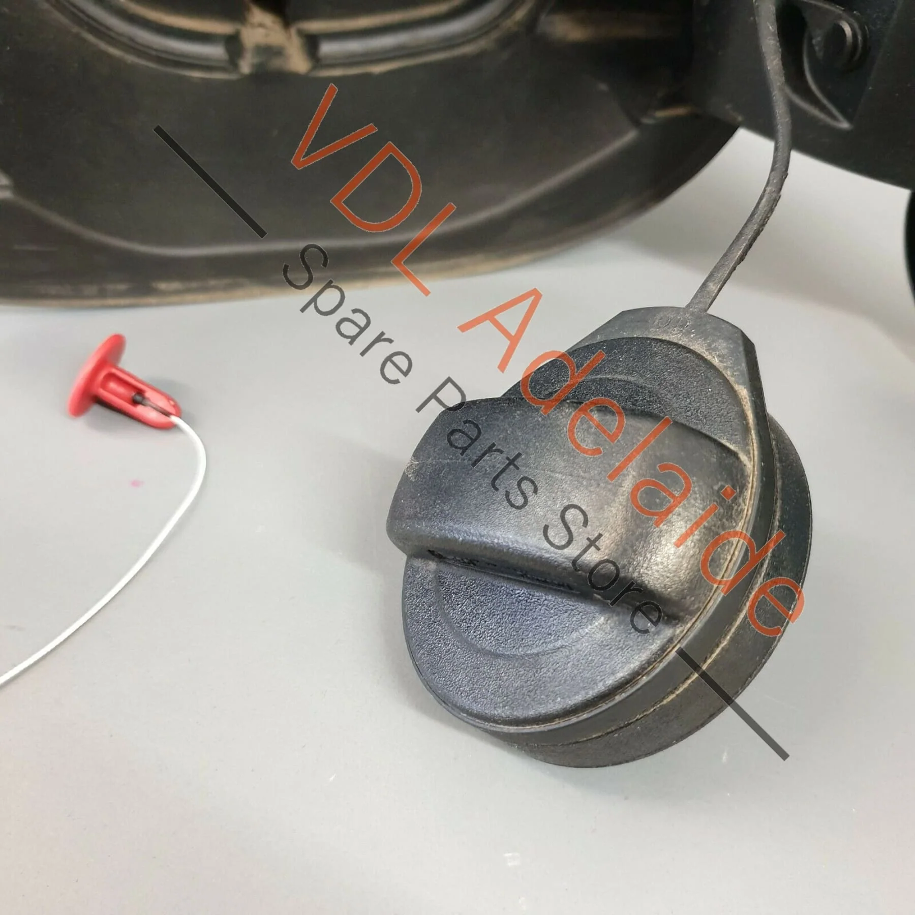 Porsche Macan 95B Fuel Filler Flap Door Cap Assembly - Image 4