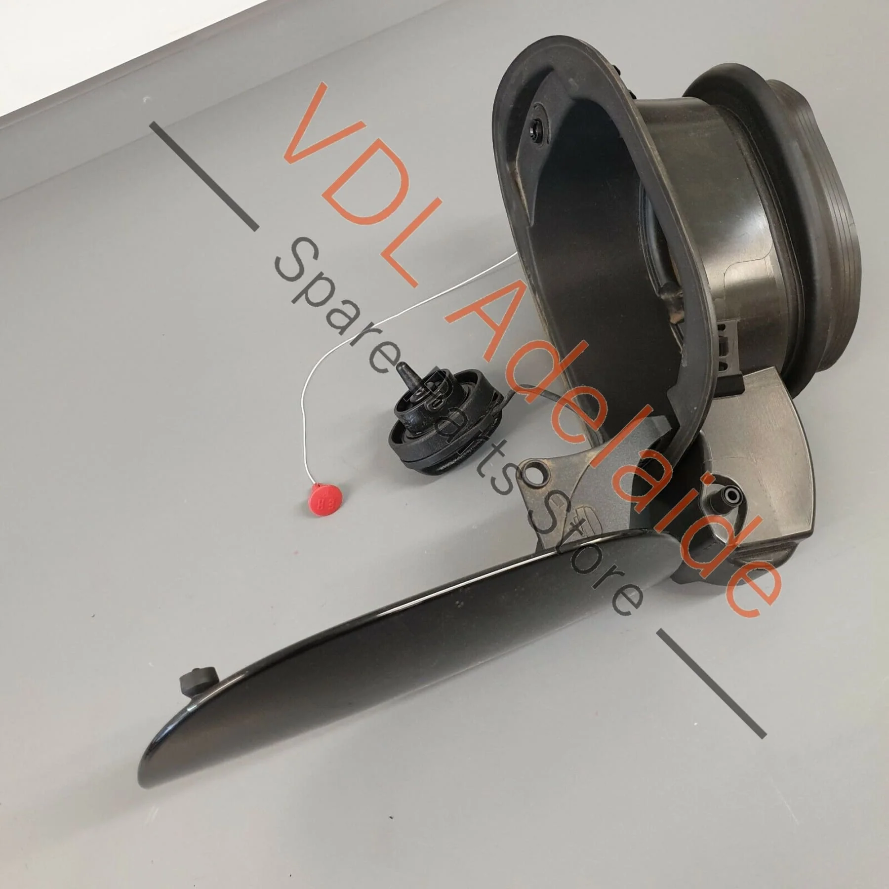 Porsche Macan 95B Fuel Filler Flap Door Cap Assembly - Image 5