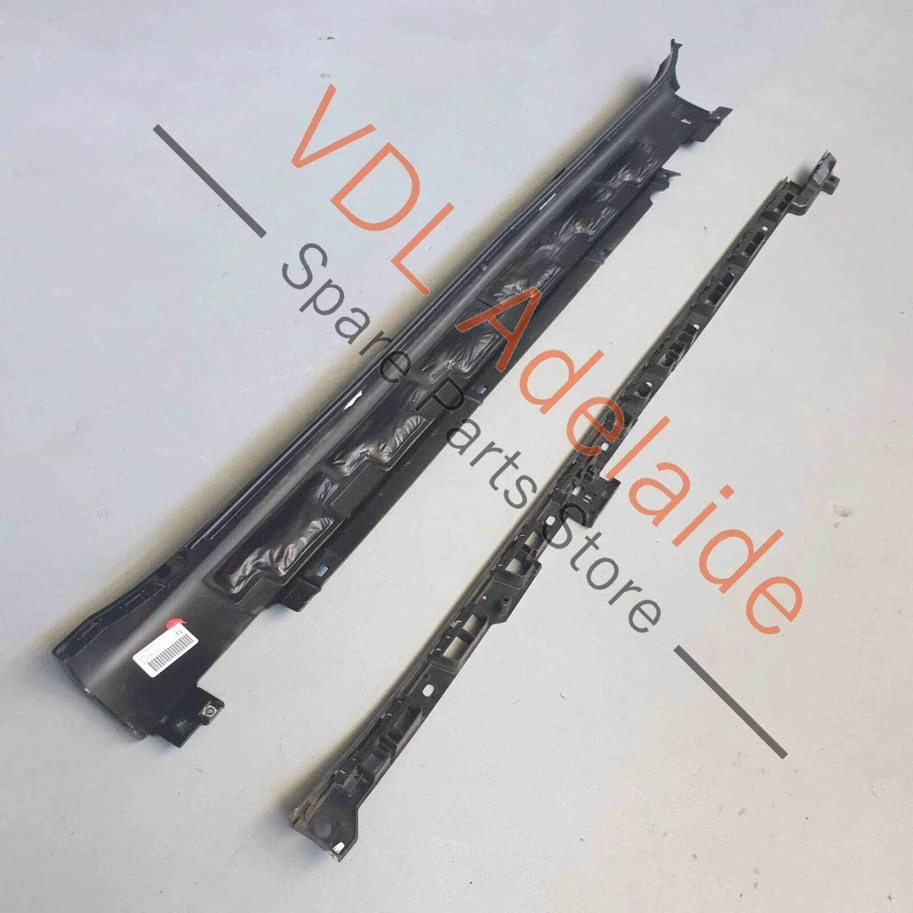 Porsche Macan GTS 95B Right RHS Side Skirt Member Trim Exterior Moulding w Mount