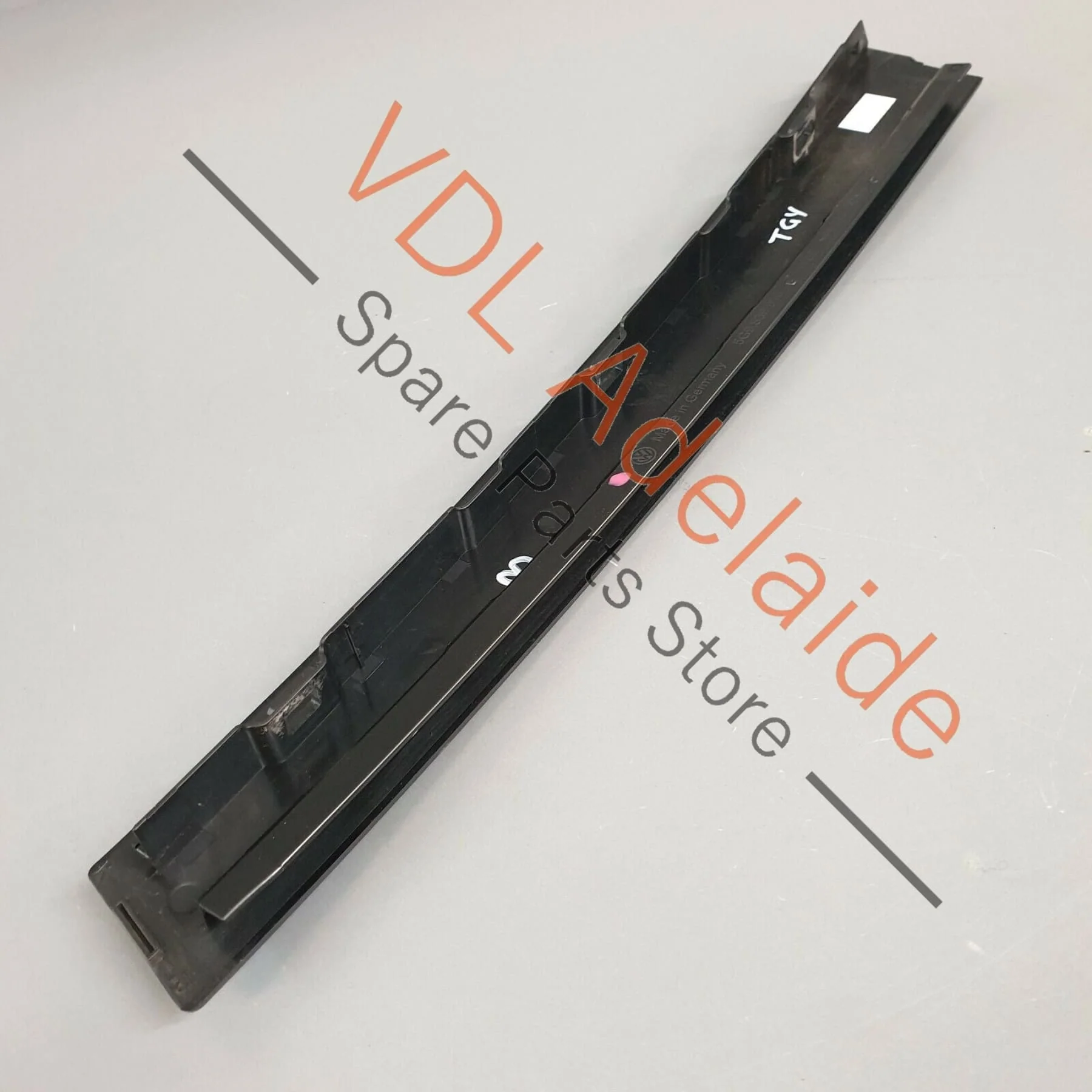 VW Golf MK7 Estate Wagon Exterior Trim for Door Window Frame Rear Right Black - Image 6