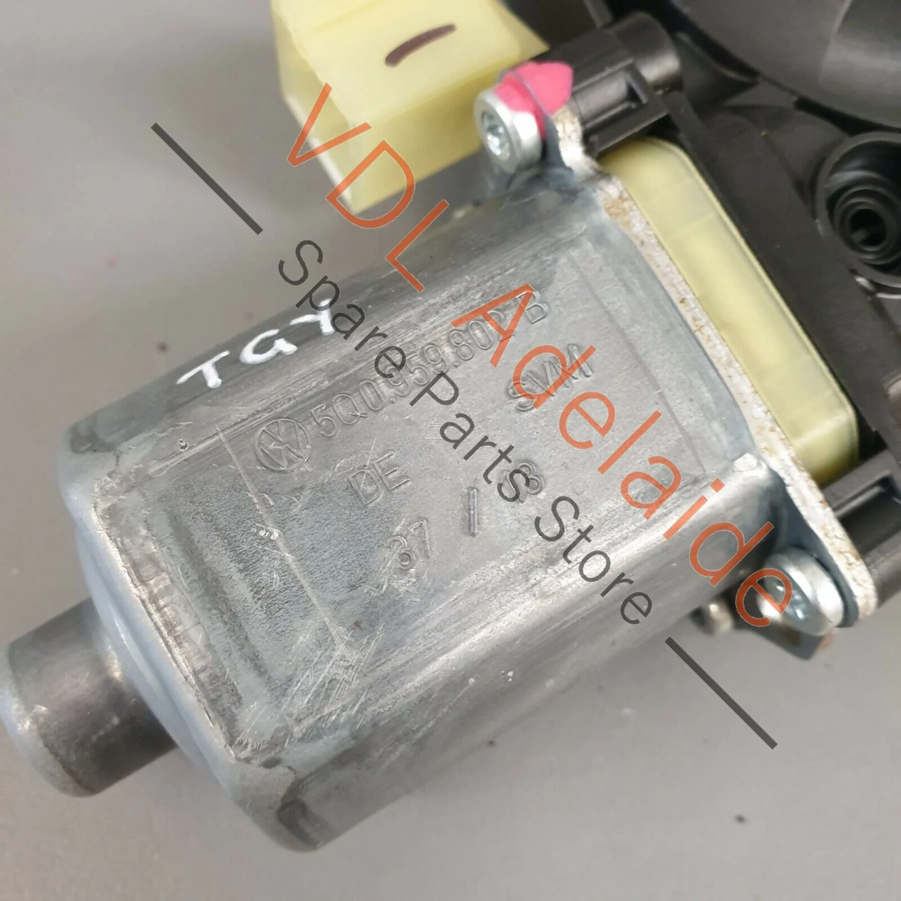VW Golf MK7 Estate Wagon Power Window Regulator Motor Front Right 5Q0959802B - Image 3