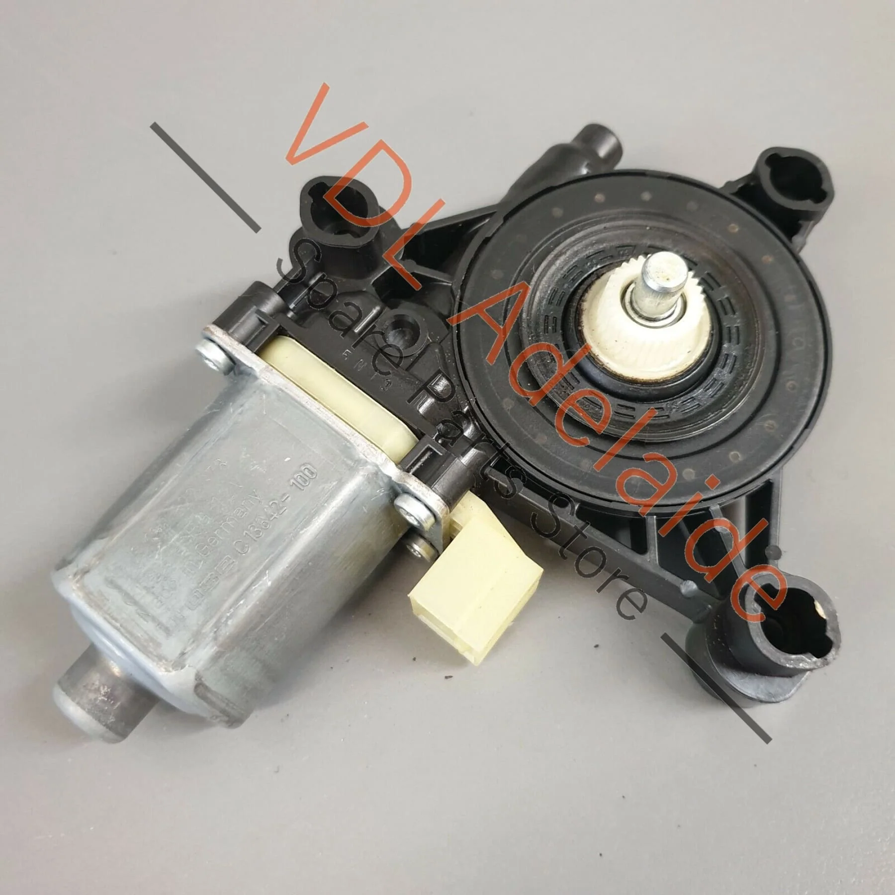 VW Golf MK7 Estate Wagon Power Window Regulator Motor Front Right 5Q0959802B - Image 4