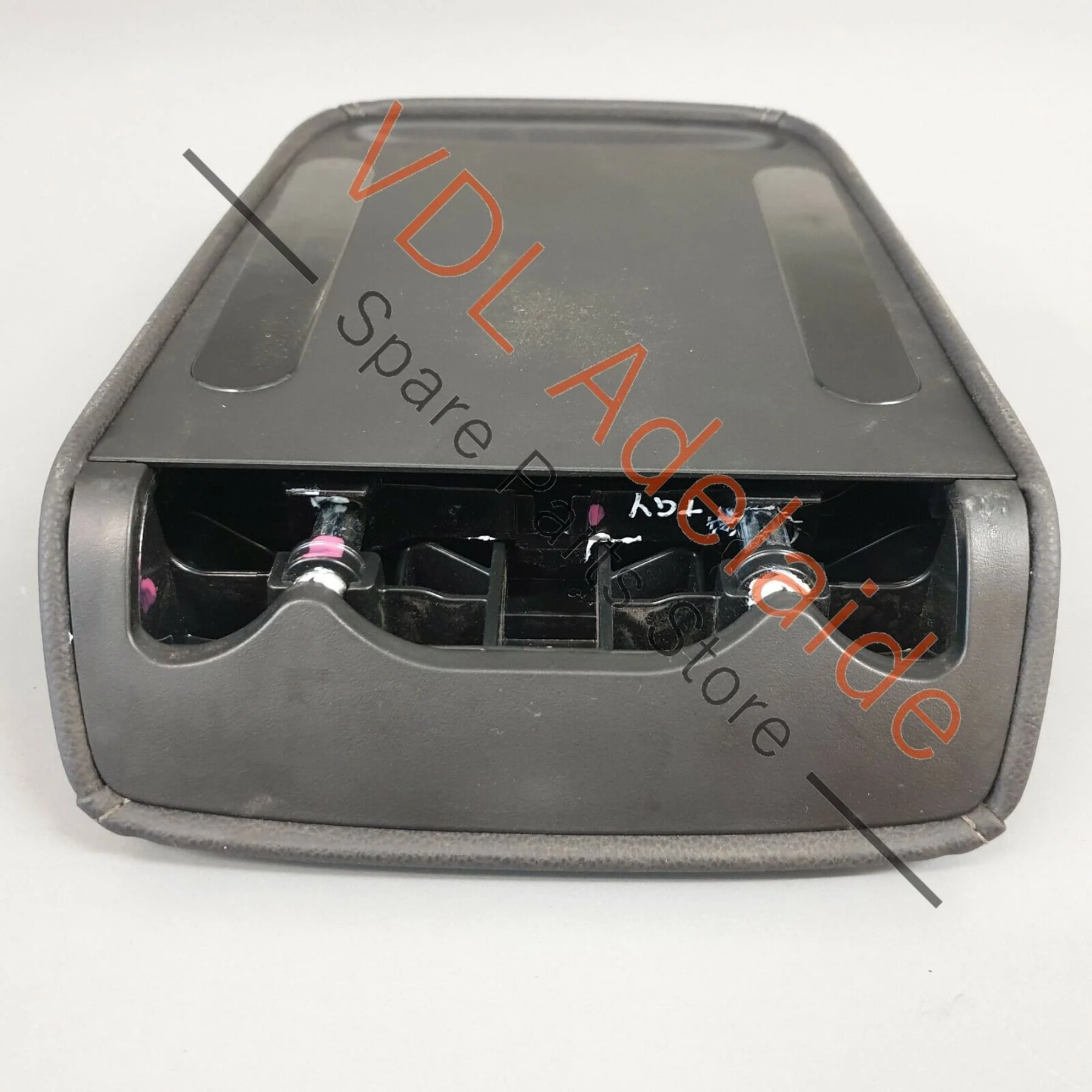 VW Golf MK7 Wagon Centre Console Armrest Cover Titan Black / Swing Leatherette - Image 8