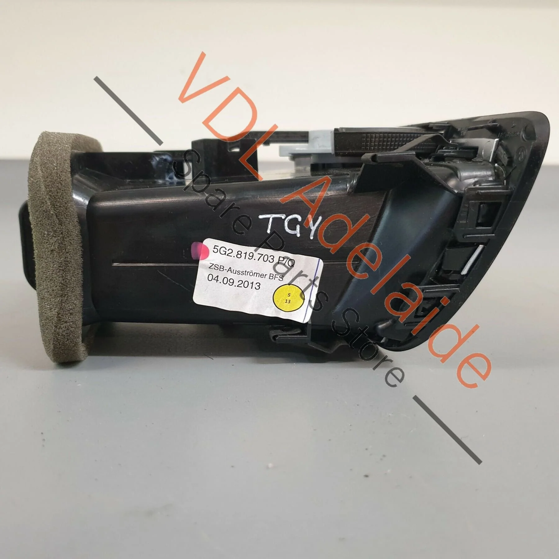 VW Golf MK7 7.5 Left Passenger Side Dash Air Vent & Trim for RHD 5G2819703R - Image 6