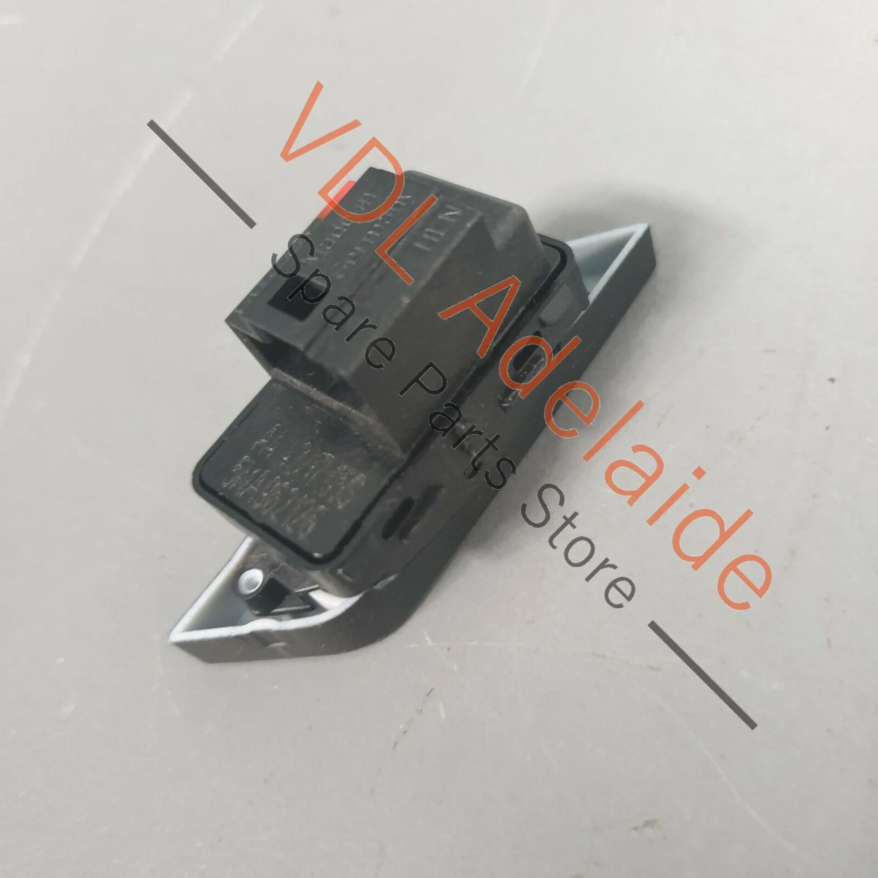 VW Tiguan MQB Mk2 Drivers Side Door Lock Switch 5NA962126WHS - Image 6
