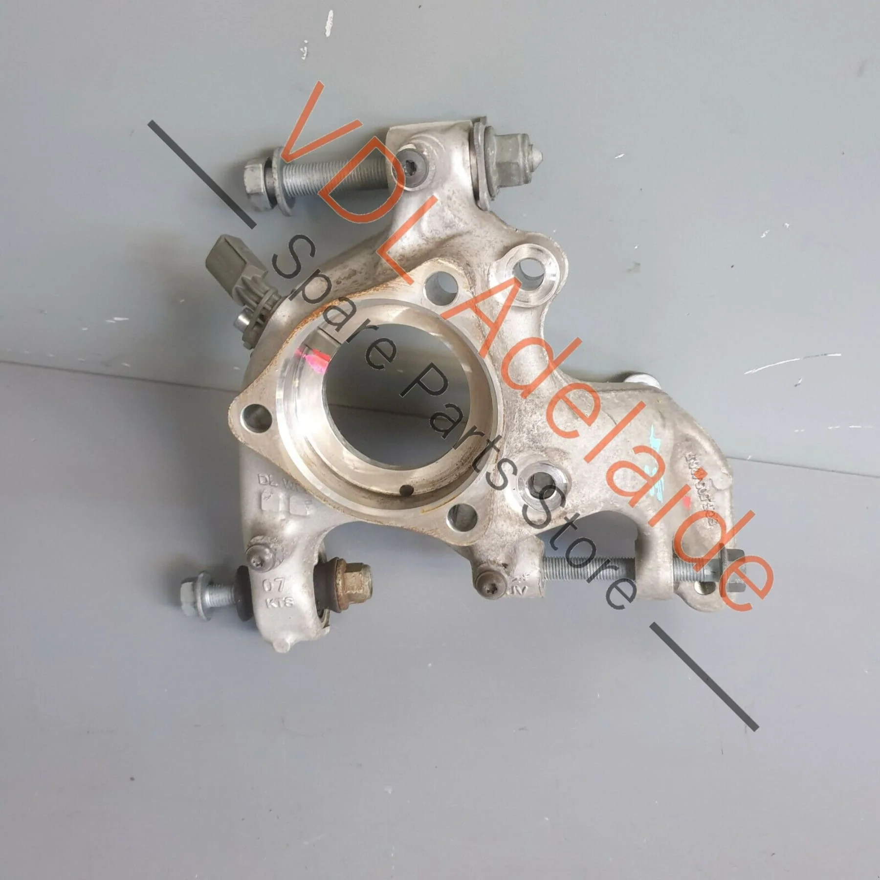 VW Tiguan MQB Mk2 Rear Right Wheel Bearing Housing Knuckle Suspension 5QF505436F