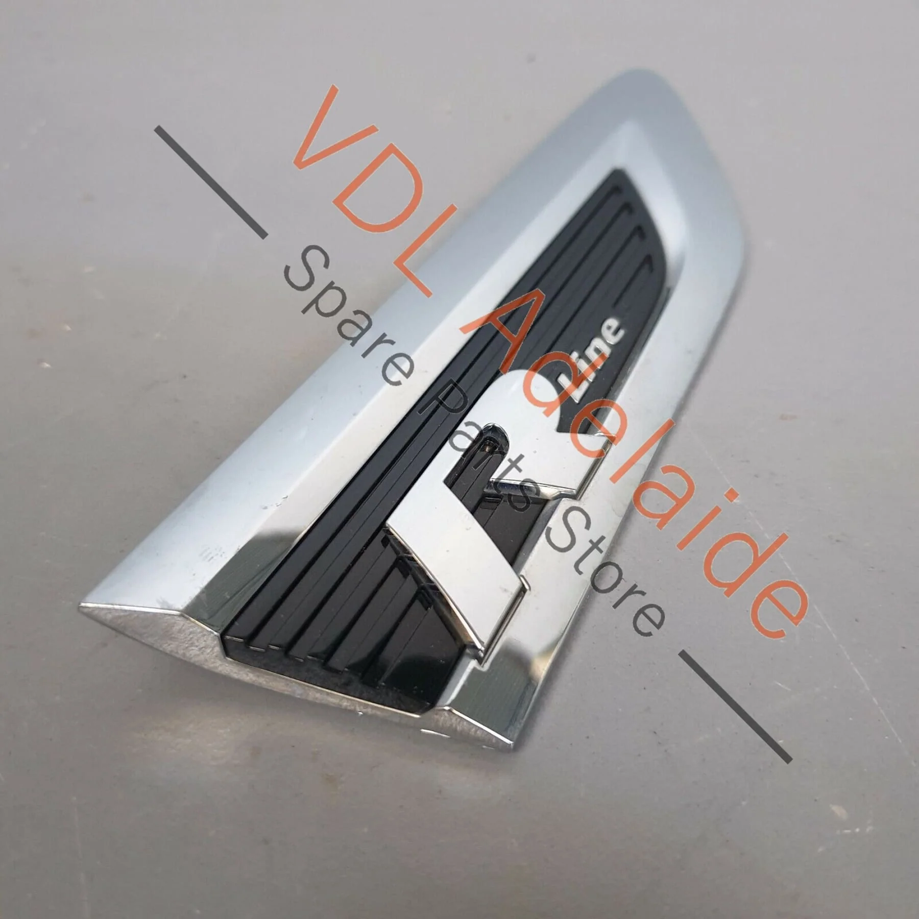 VW Tiguan MQB Mk2 Front Right Mud Guard Fender Chrome Badge R Line 5NA853688B