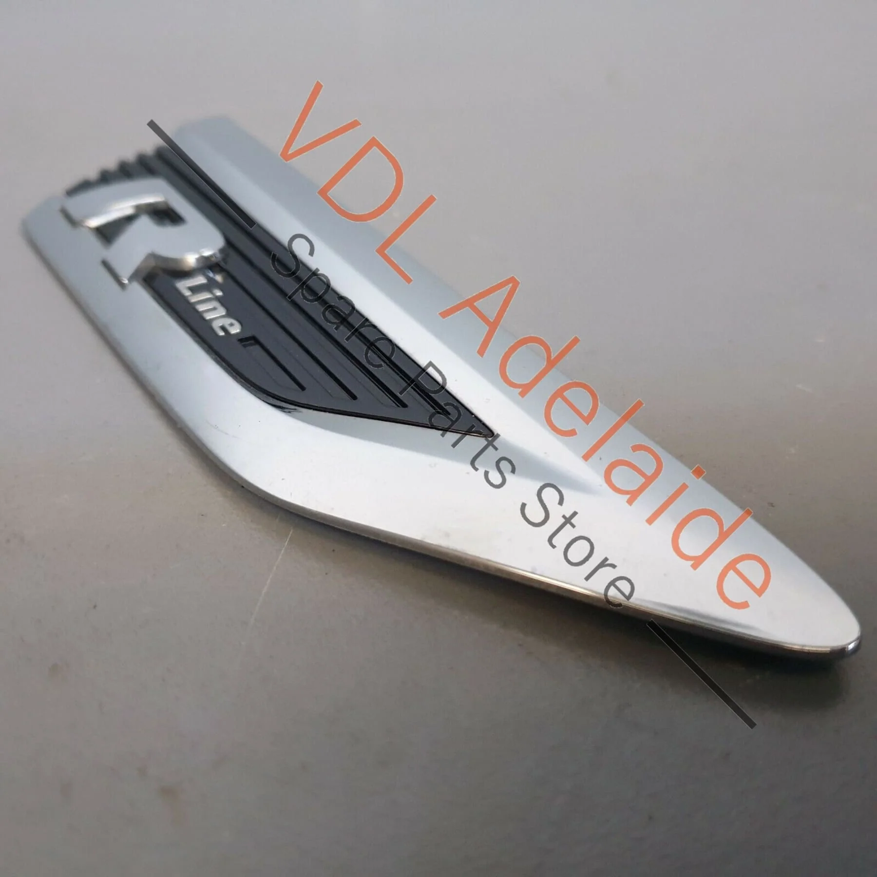 VW Tiguan MQB Mk2 Front Right Mud Guard Fender Chrome Badge R Line 5NA853688B - Image 3