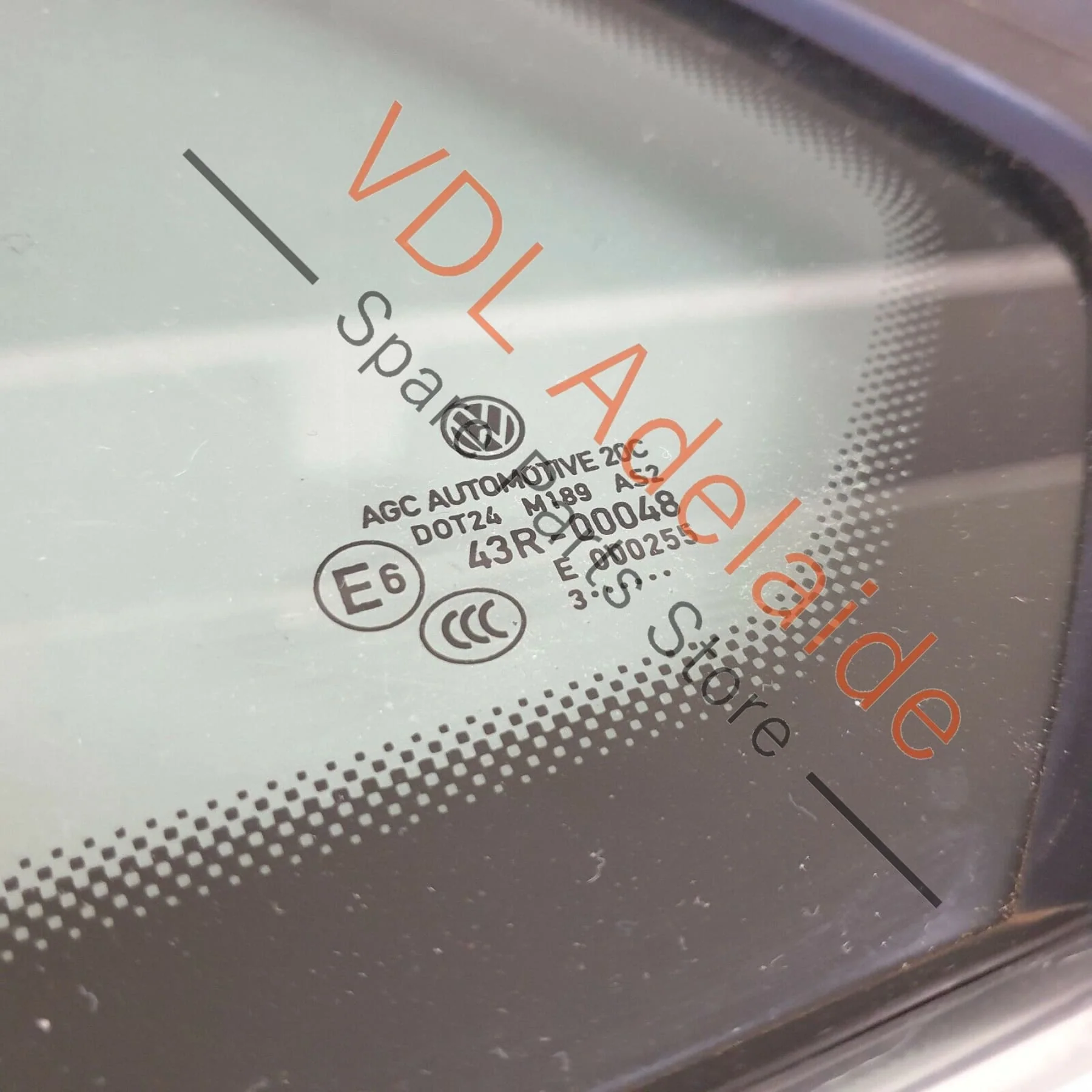 VW Golf MK7 Wagon Left Side Rear Hatch Window with Trim Moulding 5G9845297T - Image 6