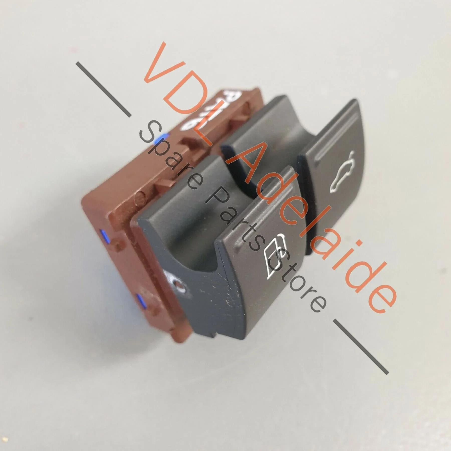 VW Passat R36 B6 3C Switch for Tailgate & Fuel Tank Flap Operation 3C0959903B - Image 3