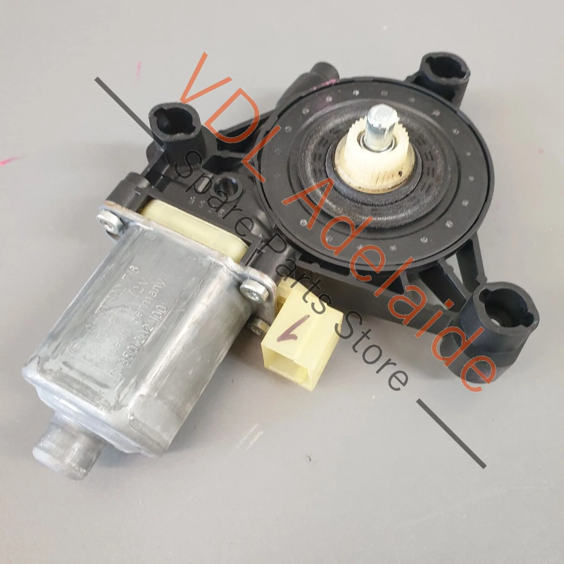 VW Golf GTi Mk7 Front Right Window Regulator Motor 5Q0959802B - Image 4
