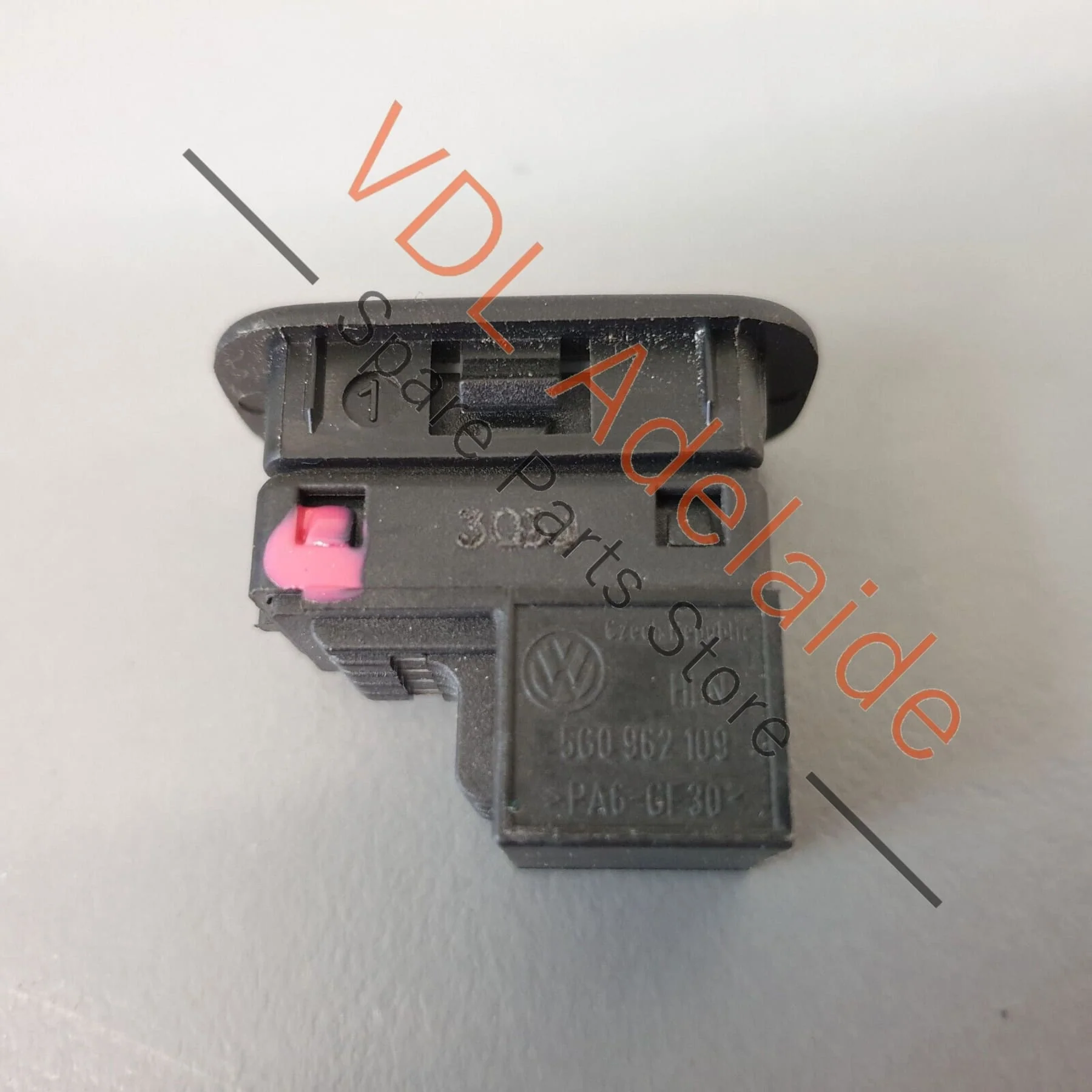 VW Golf GTi Mk7 Anti Theft Alarm Deactivation Switch Button 5G0962109 - Image 5