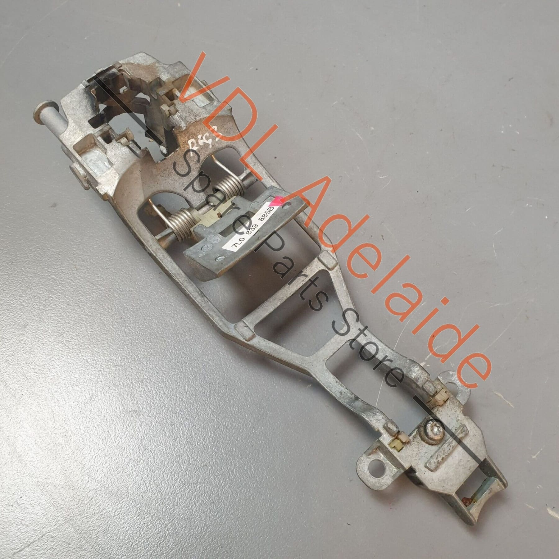 VW Touareg V10 7L Left Side Rear Door Handle Mounting Bar 7L0839885B - Image 3