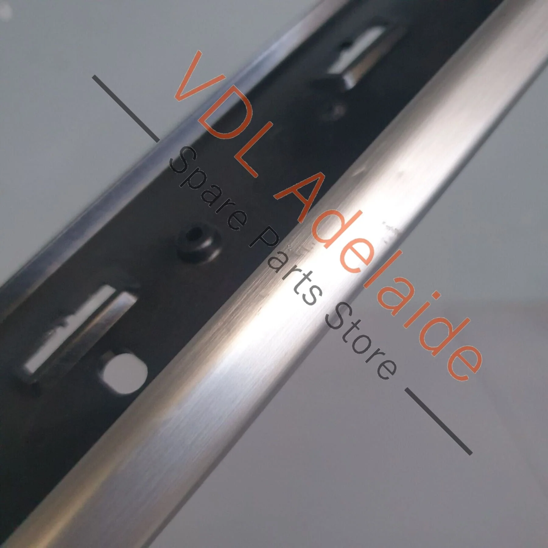 VW Touareg V10 7L Interior Rear Right Aluminium Door Trim Insert - Image 3