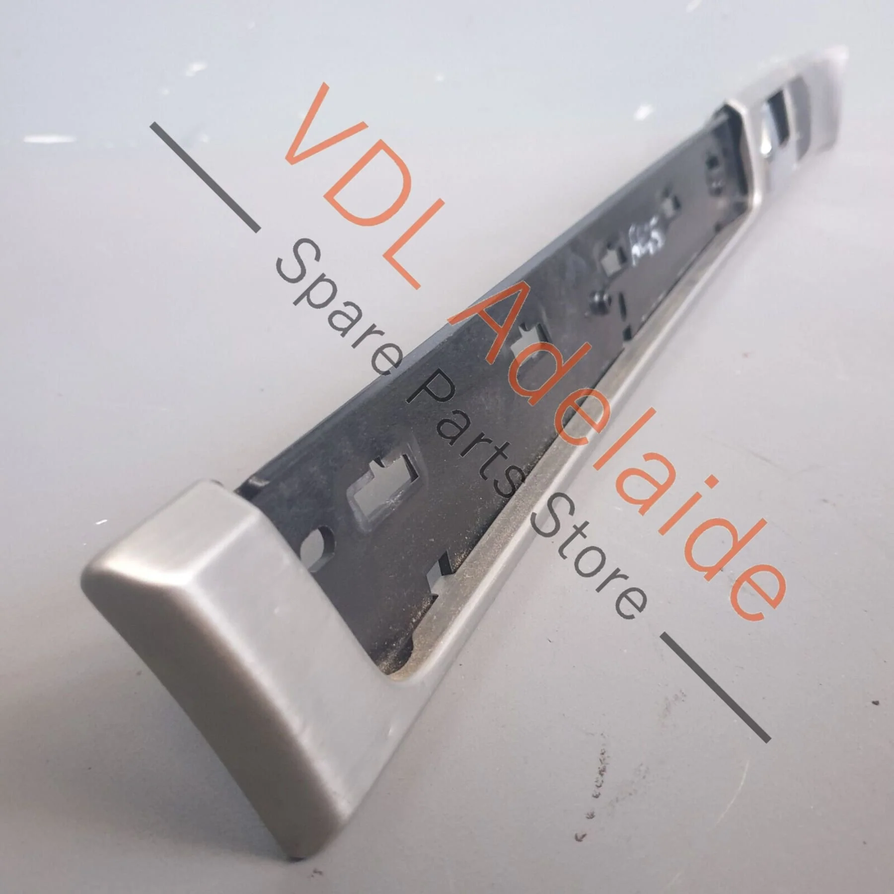 VW Touareg V10 7L Interior Front Left Aluminium Door Trim Insert - Image 4