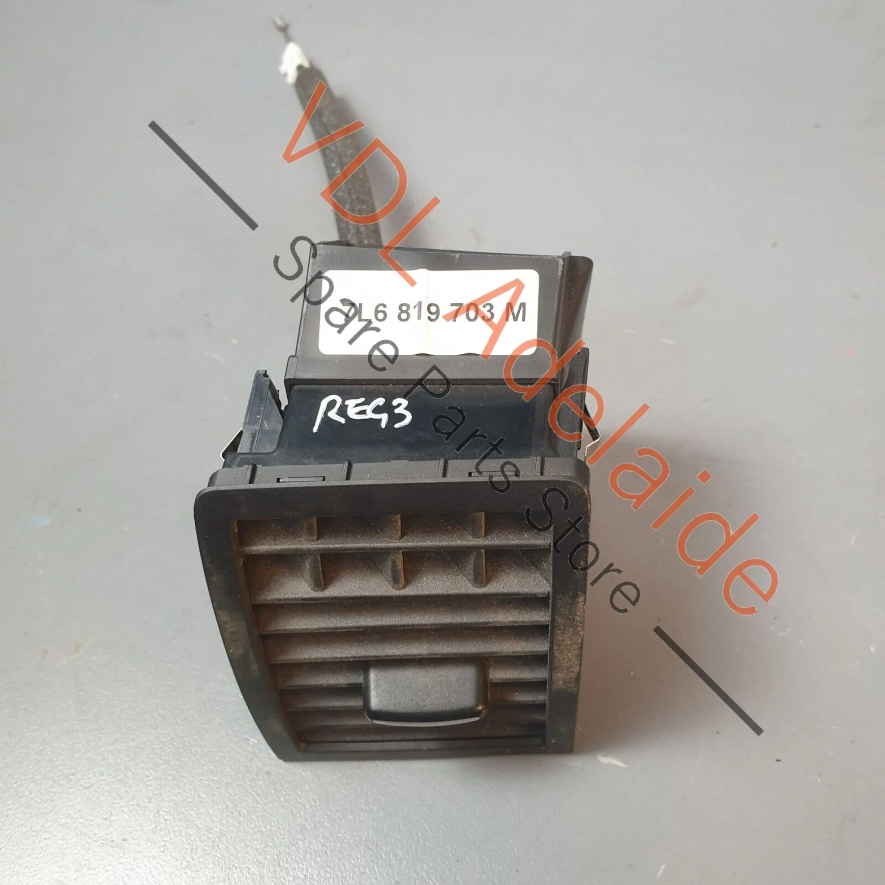 Volkswagen VW Touareg 7L RHS Right Dashboard Air Vent A/C AC Duct - Image 3