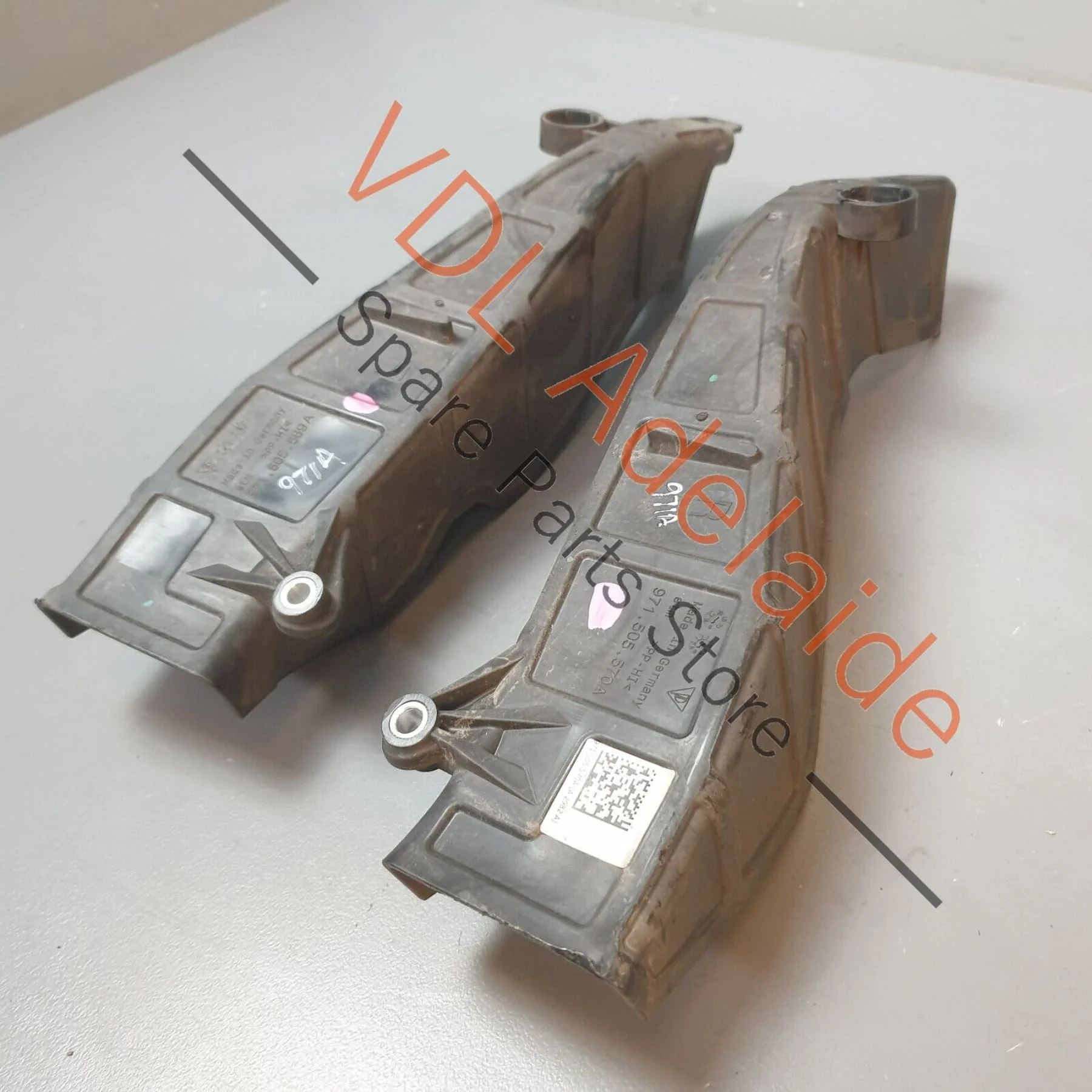 Porsche Panamera Turbo 971 Pair of Rear Suspension Wishbone Air Guide Guides - Image 2
