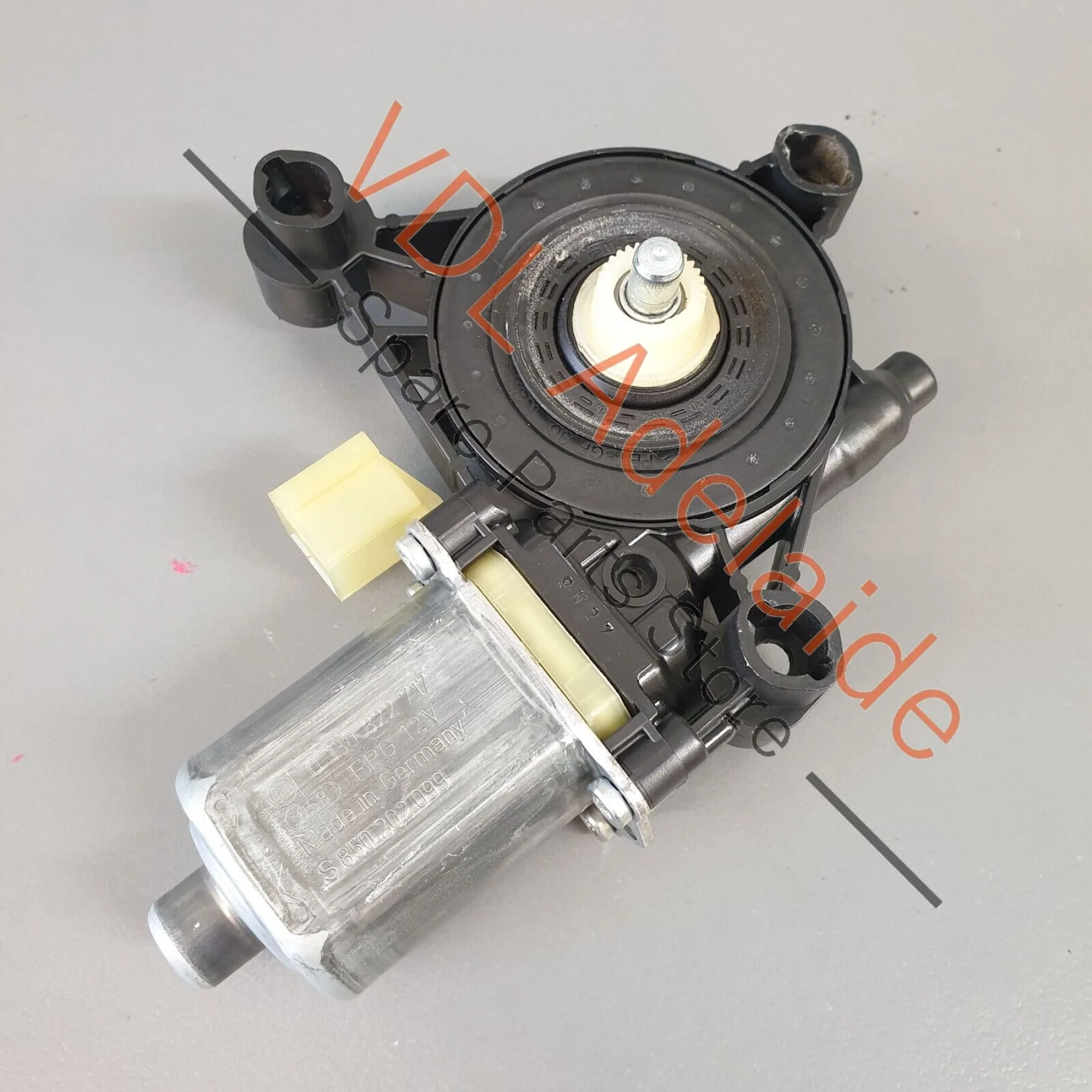 Audi RS3 8V Front Right Window Regulator Motor 5Q0959801B - Image 4