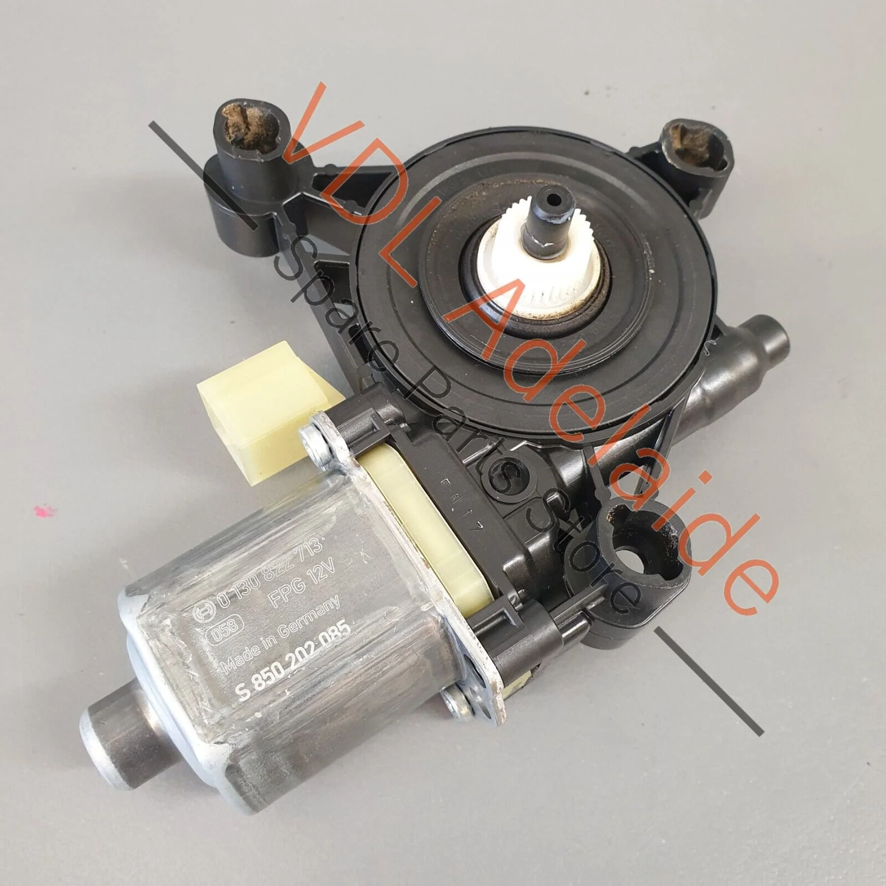 Audi RS3 8V Rear Left Window Regulator Motor 5Q0959801 - Image 4
