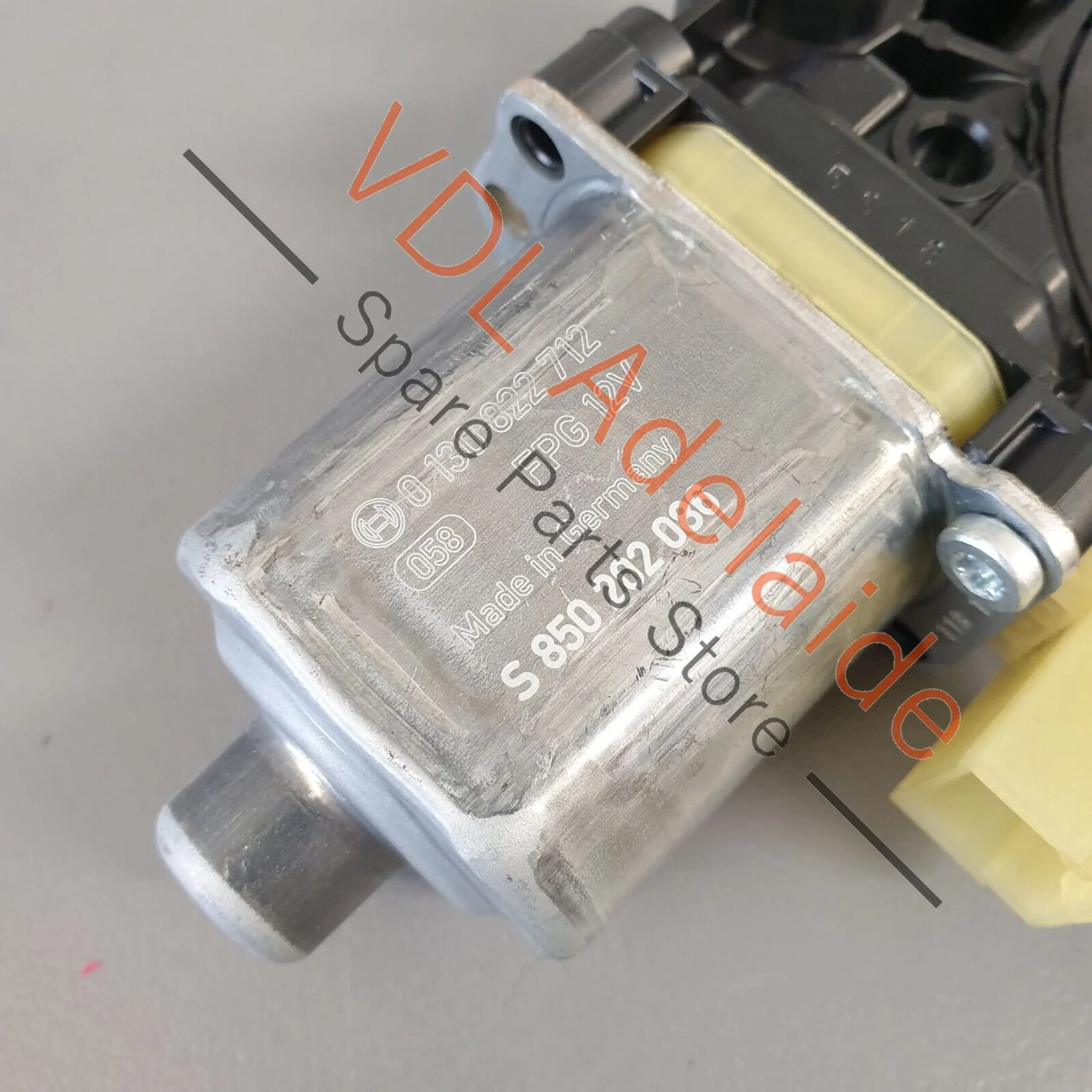 Audi RS3 8V Rear Right Window Regulator Motor 5Q0959802 - Image 5