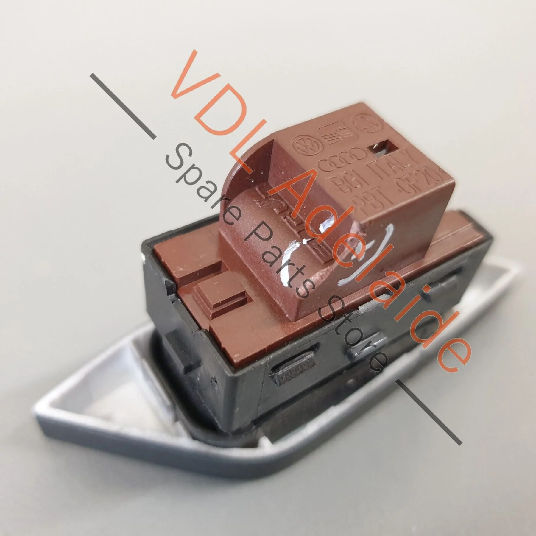 Audi RS3 S3 A3 8V Safety Switch for Central Locking System for RHD 8V2962108 - Image 5