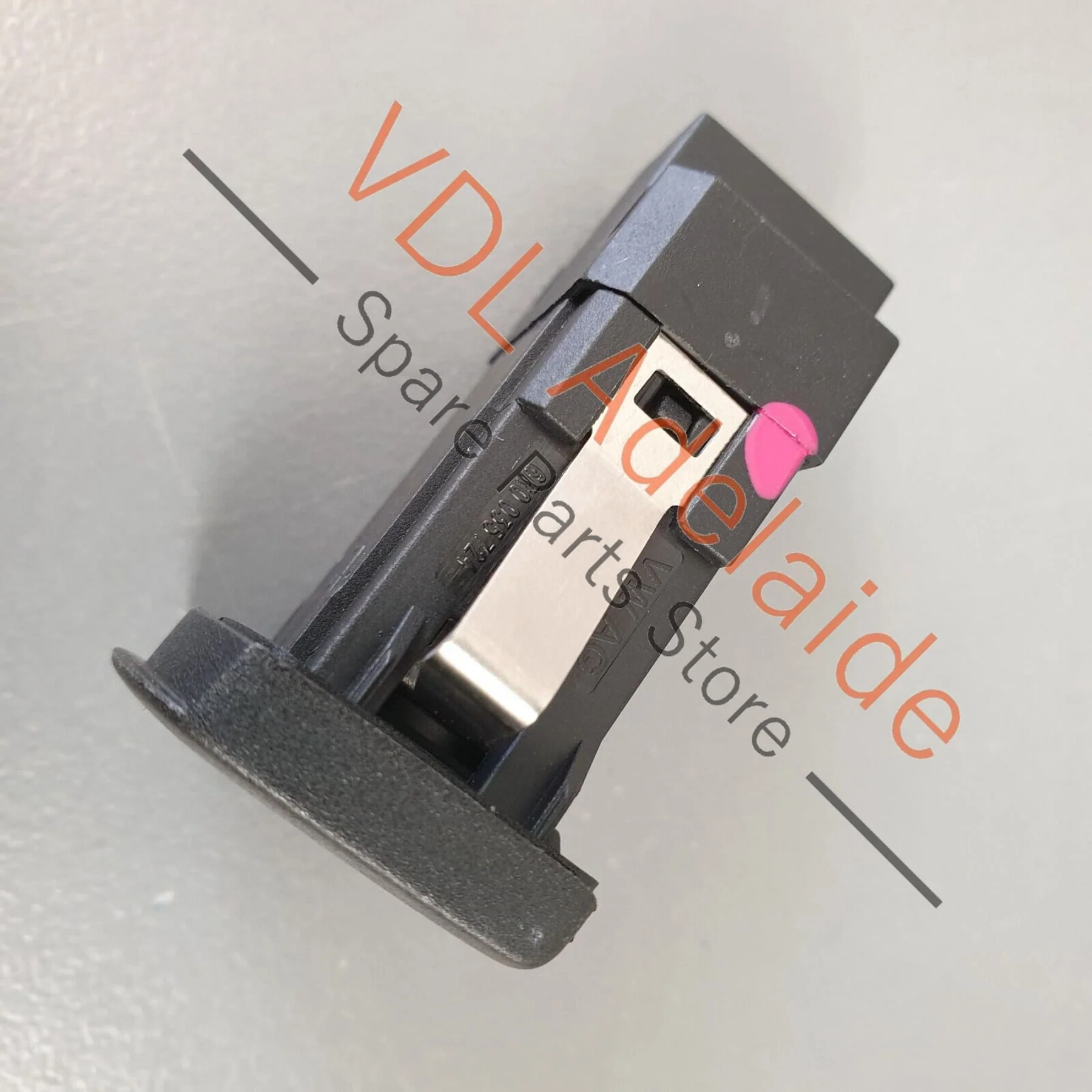 VW Polo GTi Mk5 6R Aux-In Socket Outlet With Cover 6R0035724 - Image 5