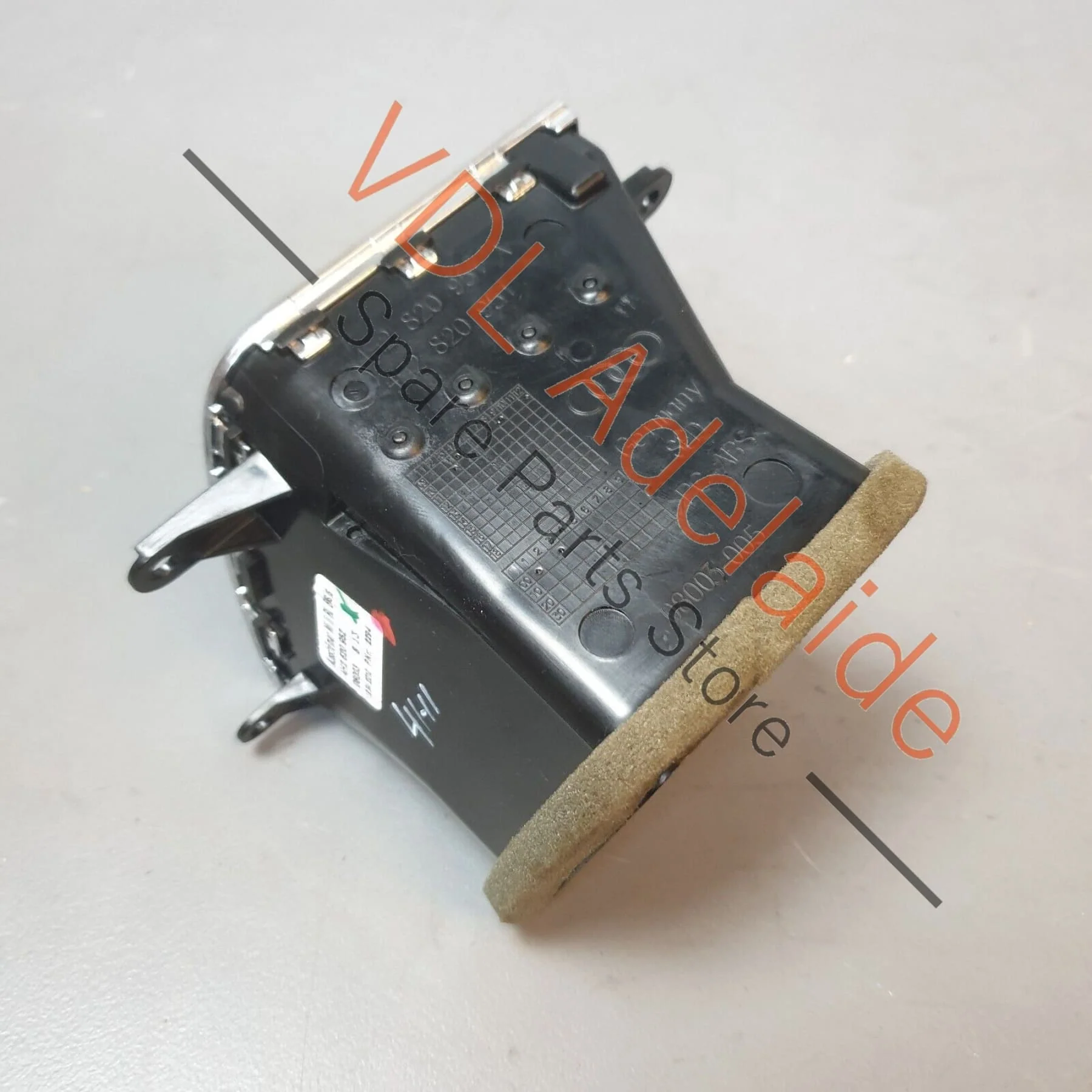Audi A8 4H Passenger Side Middle Inner Vent Centre for RHD Vehicles 4H2820952 - Image 5
