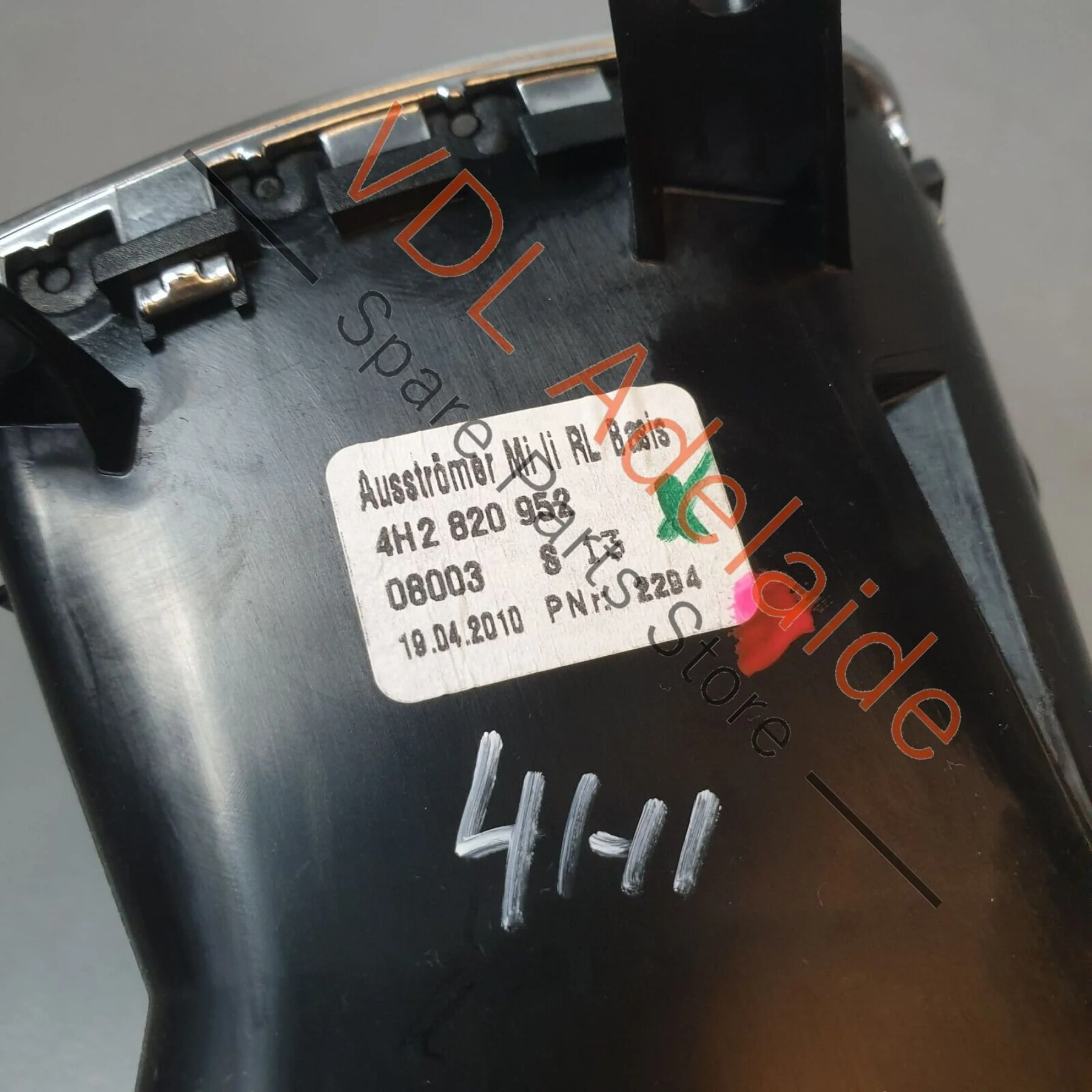 Audi A8 4H Passenger Side Middle Inner Vent Centre for RHD Vehicles 4H2820952 - Image 7