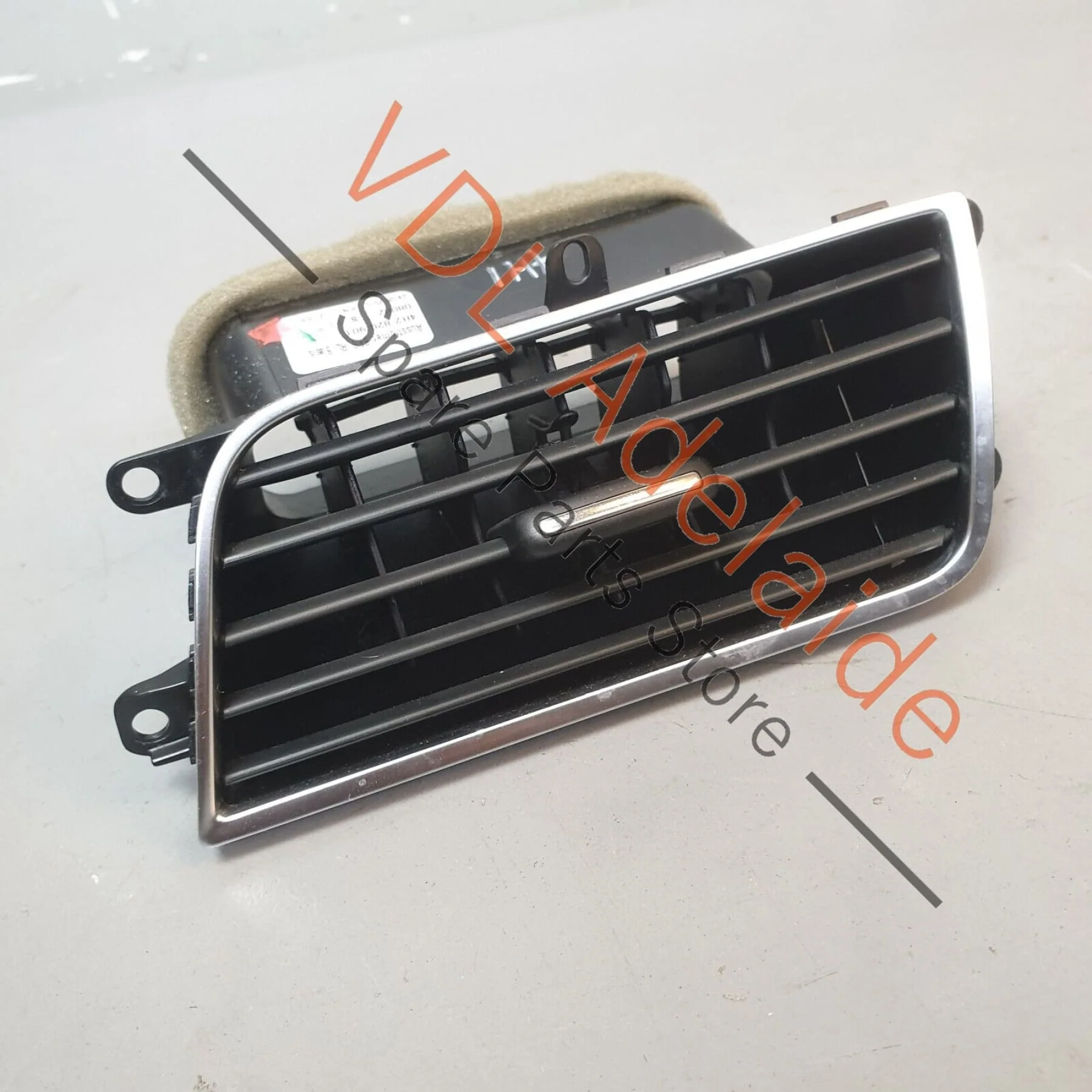 Audi A8 4H Passenger Side Outer Vent Centre for RHD Vehicles 4H2820901
