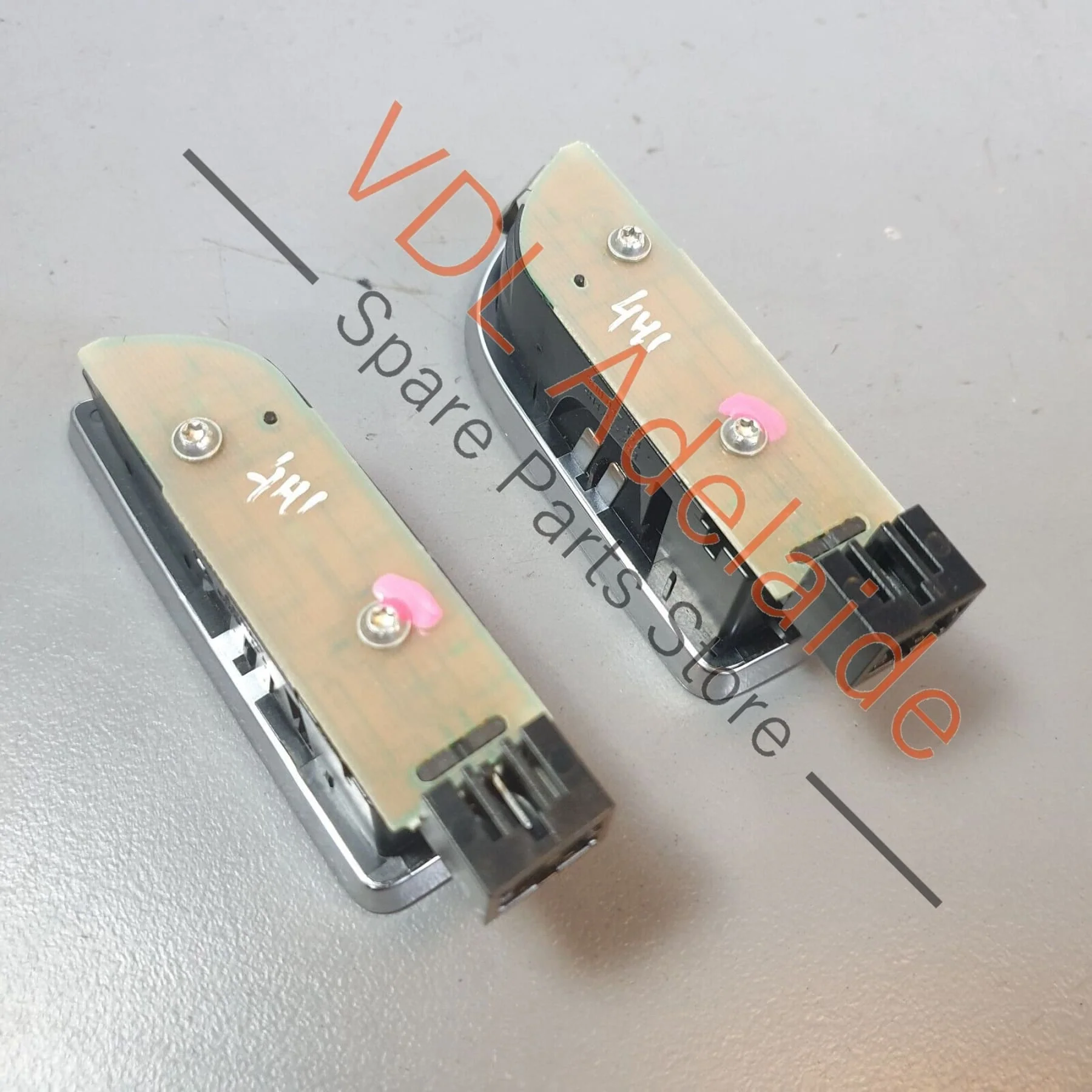 Audi A8 4H Rear Passenger Ceiling Mounted Interior Reading Lights 4H0947353 4H0947354 - Image 4