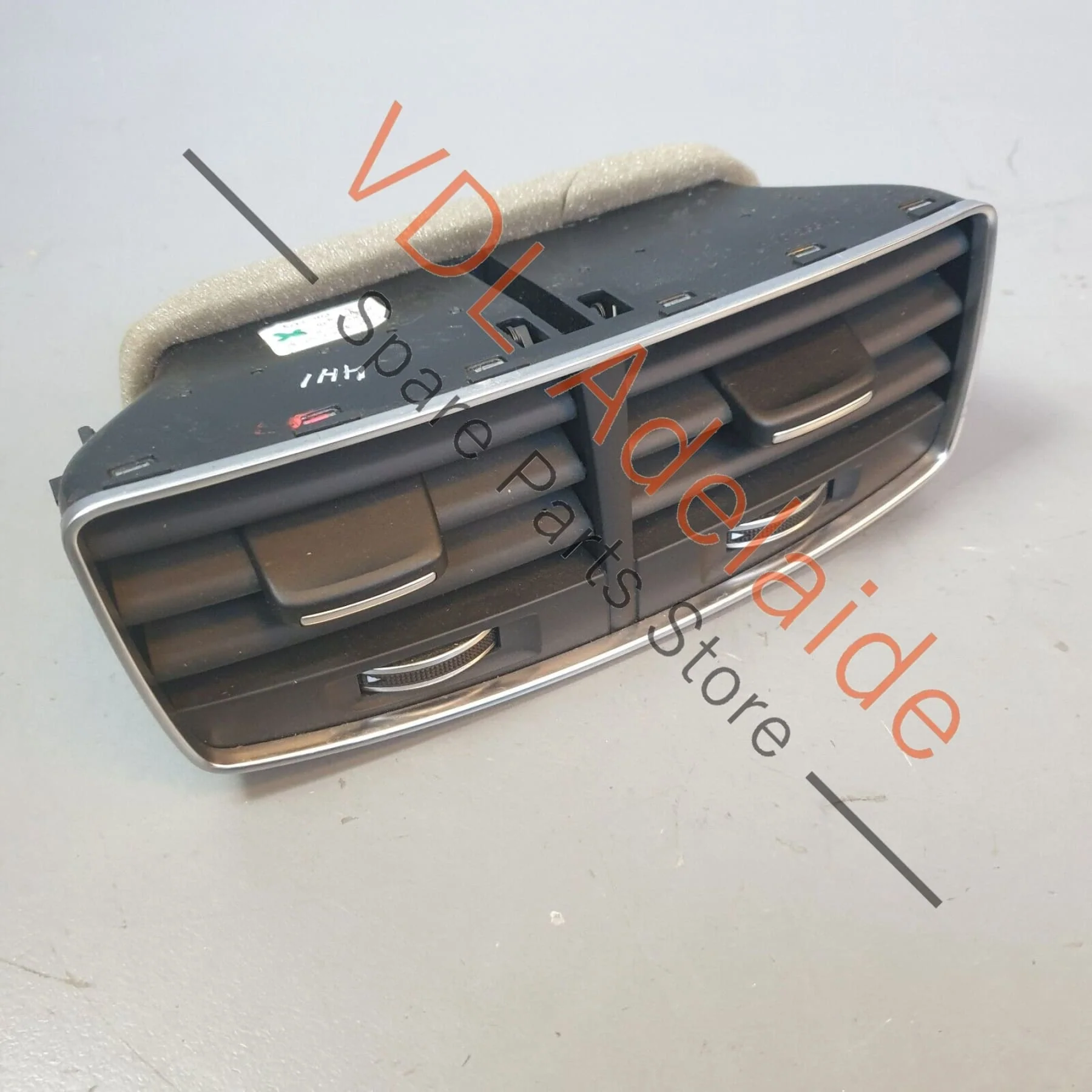Audi A8 4H Rear Seat Passenger Air AC Vent Centre Middle 4H0819203B WVF - Image 3